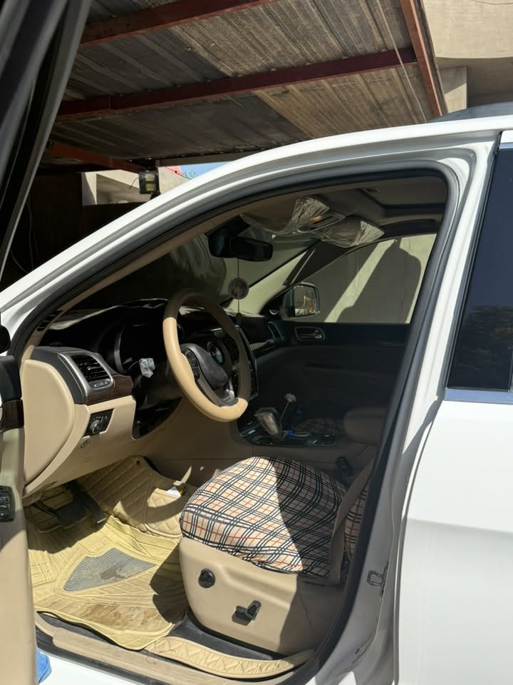 السلام عليكم جيب 18 لاريدو خليجي
لبيع 220 /النجف 
بيها طخات وتعديل بارد قليل 
رقم بغداد 

‭***********‬
