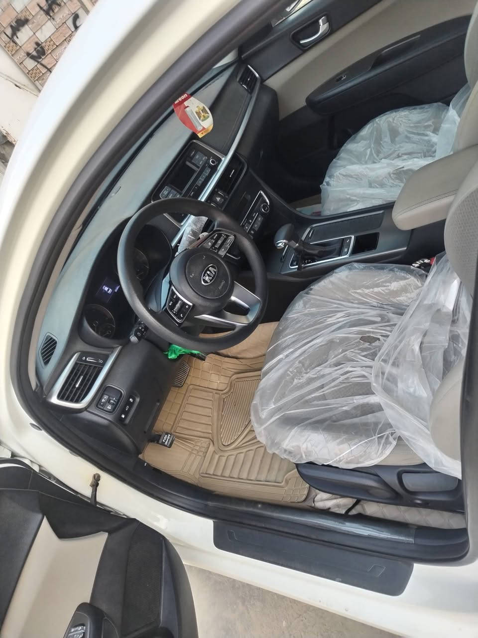 سلام عليكم اوبتما موديل ٢٠٢٠ رقم بغداد خليجي سياره جديده ماشيه ٨٩  محرك ٢٤٠٠ سعرها ١٨٥ وبيها مجال كفاله عامه عدى بارد مقدار شبر اتصال ***********
