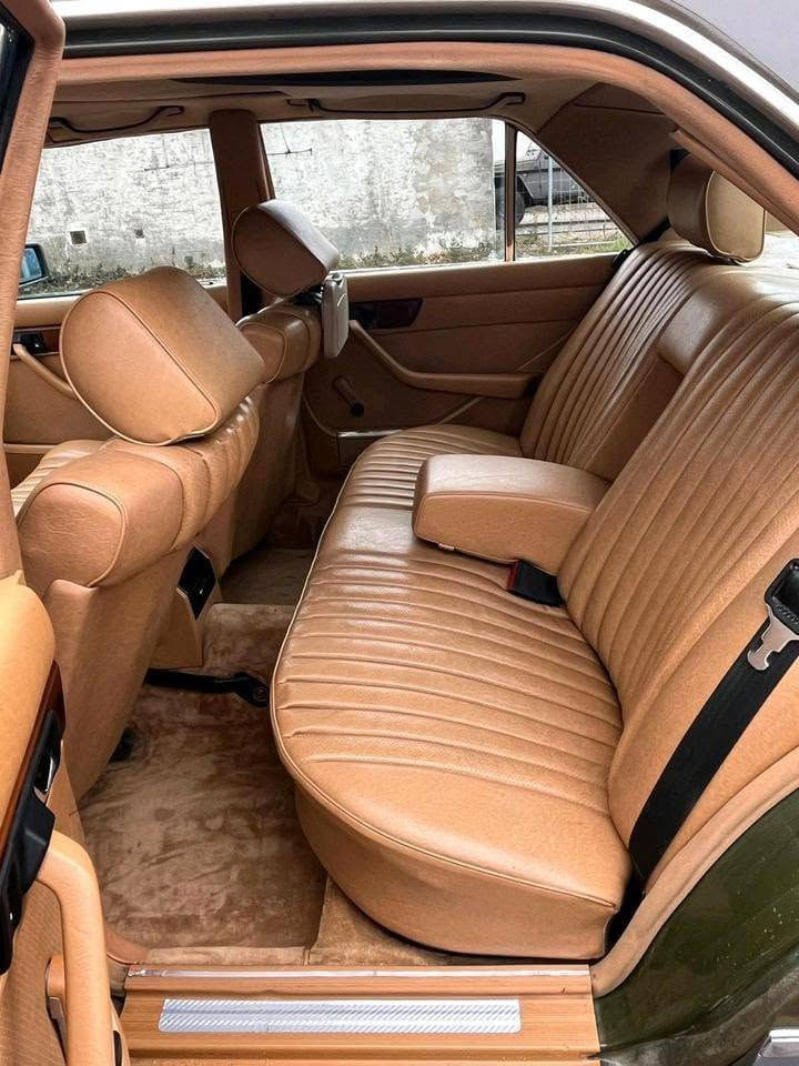 السلام عليكم
مارسيدس 280se
١980
وكالة فقط دخول جديد
مصبوغة عام
مكانها  بغداد
السعر ١١٠ وبي مجال 
وات ساب ***********
