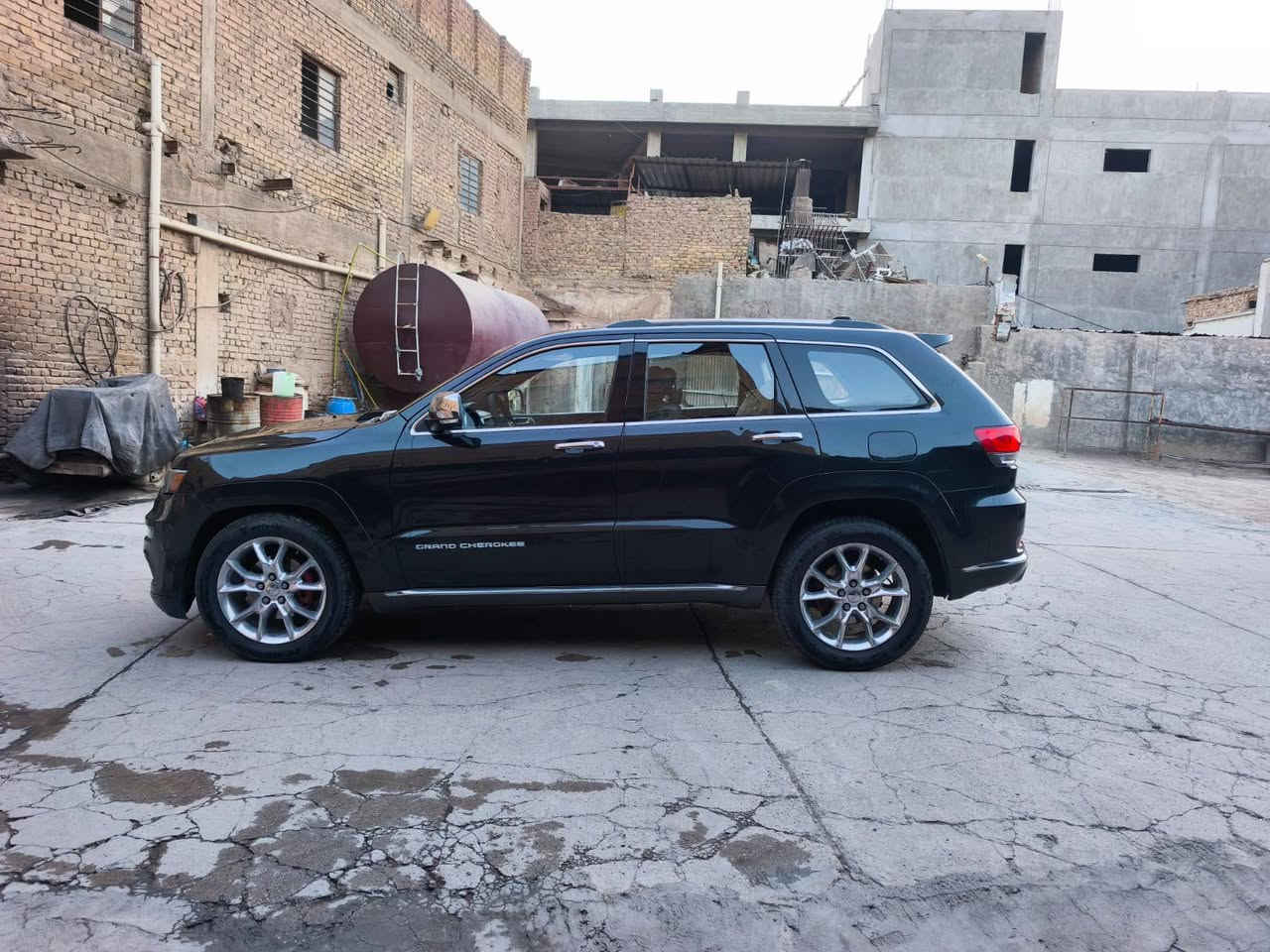 جيب 2017 مسجلة 18 سيارة جديدة بيه اربع قطع صبغ بدون دواخل مكينة وكير وحدادية وتبريد كل جديد فول مواصفات للاخير سيارة جاهزة من كلشي السعر 113 رقمي*********** مكان السيارة حلة الجمعية
