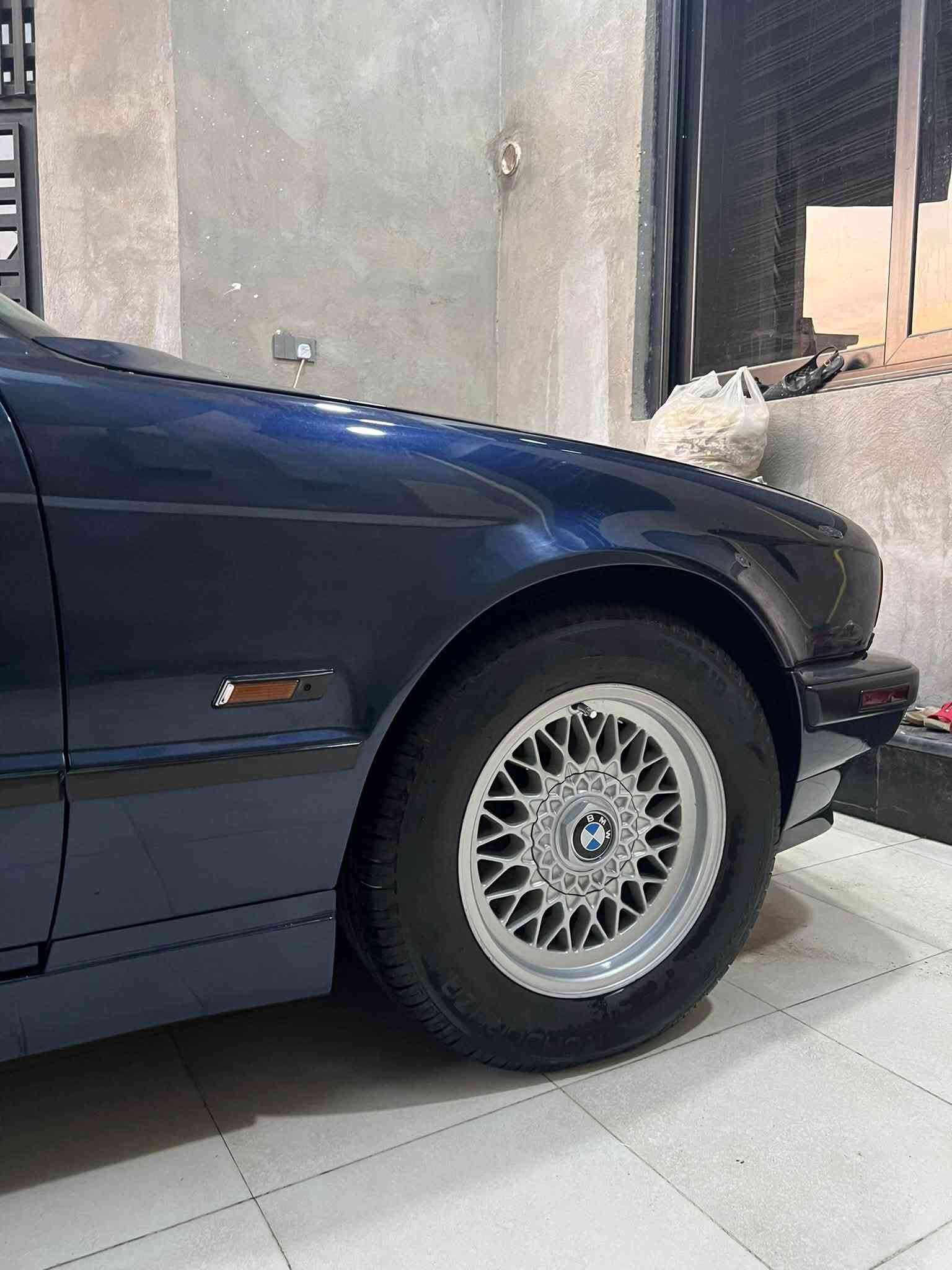 السلام عليكم 
اصل وفصل 
BMW525 
للبيع او مراوس  بجالنجر 2012
السياره جديده بكل معنى الكلمه ومصروف عليها هواي 
كير ومكينه  كفاله قبل شهرين شادهن 
تخم ضفيره جديد 
حداديه اماميه خلفيه وسطابكسلات جديد 
تخم تاير. وويل جديد 
غرفه جديده لون ابيض جديده 
صبغ جديد درجه اولى صارلها يومين تبولشت السياره 
منضومه تبريد ثلاجه 
منضومه مي جديده 
السياره متصرف عليها ولا دينار 
سلايت طكتين 
كشنات كهرباء
تجاوي كهرباء 
رقم بابل سنويه ٢٨ مداور ثاني يوم 
السعر ١٠٠ وبيها مجال 
مكاني بابل حله 
مامتواحد عل فيس اقره المنشور وخابرني 
***********
