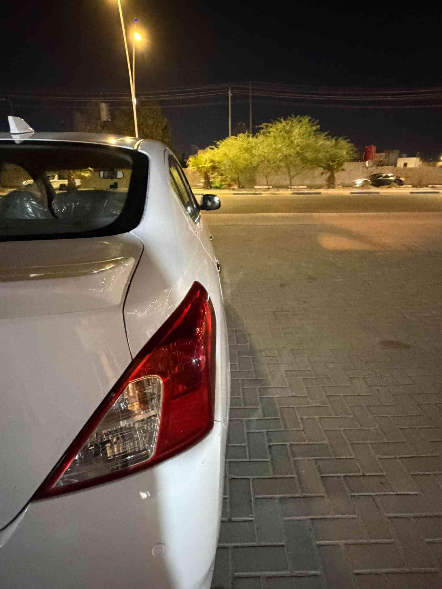 السلام عليكم 
نيسان صني 24 هندي بليته زرقه مكفوله ماعده ملاحظتين دخول جديد رقم اربيل باسم شركة لولوة لاعتماد وكاله تحويل بعدهه بحالة الوكاله سياره مال بيت مكان السياره البصره السعر 118بيهه مجال بسيط للشراي مكلف بلنشر رقم صاحب السياره *********** الزبير, البصرة
