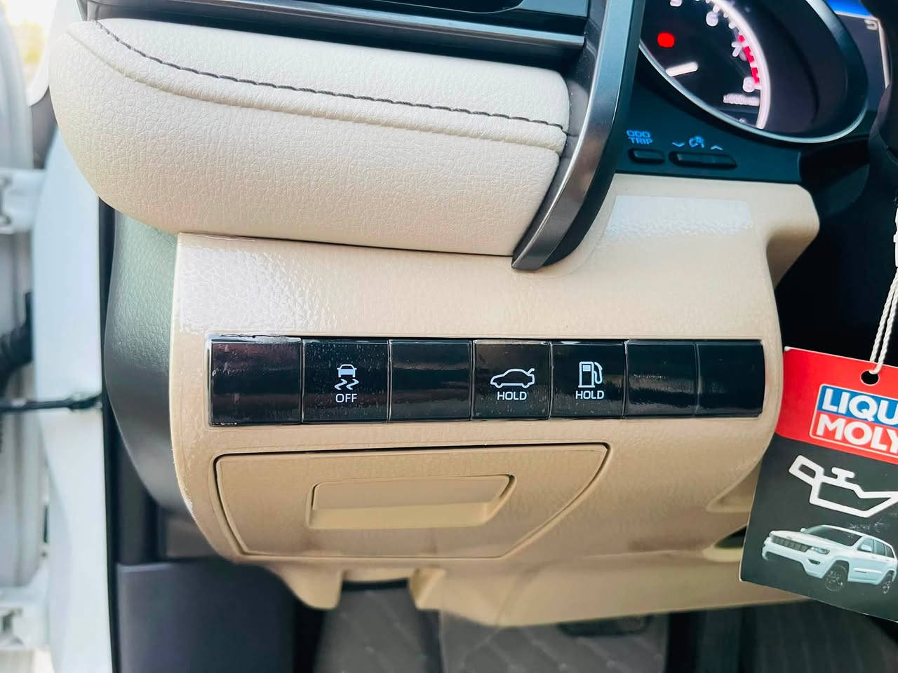 بِسْمِ اللَّـهِ الرَّحْمَـٰنِ الرَّحِيمِ
CAMRY GLE 2024 
كاميري خليجي موديل 2024صفر شركه ساز فول مواصفات لو ابيض صدفي المرغوبه داخل أصفر  ماشيه45ألف حقيقي محرك 2,5 دعامي لا دعامي ابشرط بدون صبغ بدون بارد مكفوله السياره نظيفه حيل الگير والمكينه مكفوله من الفتح والصوت السنويه ليحد 2029 امجدد
مواصفاتها معروفه
بصمه شغاله 
فتحه
شاشه 
كاميره
 كشنات جلد
حساسات خلفي
هاندبريك بصمه 
أوتو هولد
تبريد مركزي +مركزي
تحكمات استيرن 
سته ايرباگات
مرايات أشاره كهربائي
تحديد سرعه
طايرات جديده بدون مصرف 
وهاي رقمي والوتساب ***********
