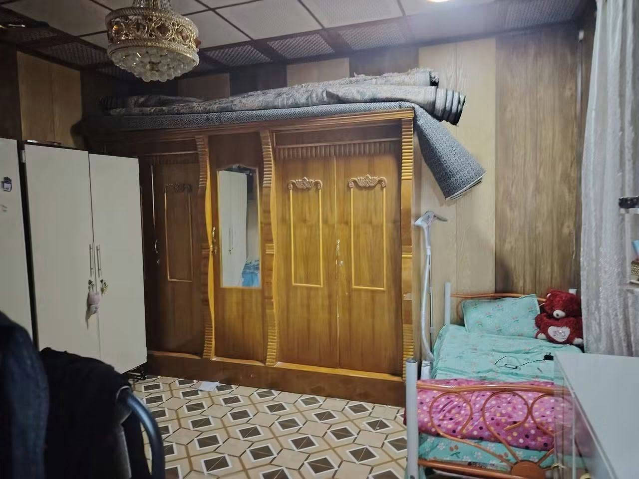 ياالله
السلام عليكم

يعلن مكتب الخبير للعقارات 
وجود دار في حي المصطفى شارع سماح عل تبليط
مساحه 100م

الطابق الأول //استقبال ومطبخ وغرفه نوم وصاله ومجموعة صحيات داخليه وخارجه

الطابق الثاني //غرفه نوم

السعر// 58مليون  وقابل للتفاوض
للاستفسار مراجعة المكتب مقابل مركز الشباب الدوب
اتصال //***********
