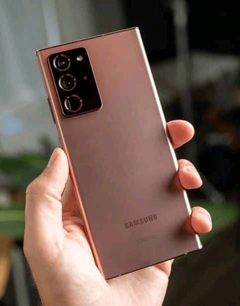 الجهاز الراقي من سامسونج النوت
فئه النوت راقيه
samsung not 20 ultara
سامسونج نوت 20 الترا 
الشاشة: Dynamic AMOLED 2X بحجم 6.9 بوصة، بدقة QHD+ وتدعم معدل تحديث 120Hz.  
المعالج:   Snapdragon 865+ 
الذاكرة والتخزين: ذاكرة عشوائيه  12GB RAM، مع مساحة تخزين 256 كيكا بايت
الكاميرا الخلفية (ثلاثية): أساسية 108 
البطارية: 4500 مللي أمبير، تدعم الشحن السريع بقدرة 25 واط والشحن اللاسلكي.  
الميزات: قلم S-Pen محسّن بتأخير 9ms، مقاومة الماء والغبار IP68، وهيكل من الزجاج Gorilla
بسعر 460 الف 
بغداد زيونه ربيعي قرب مجمع البركه 
***********