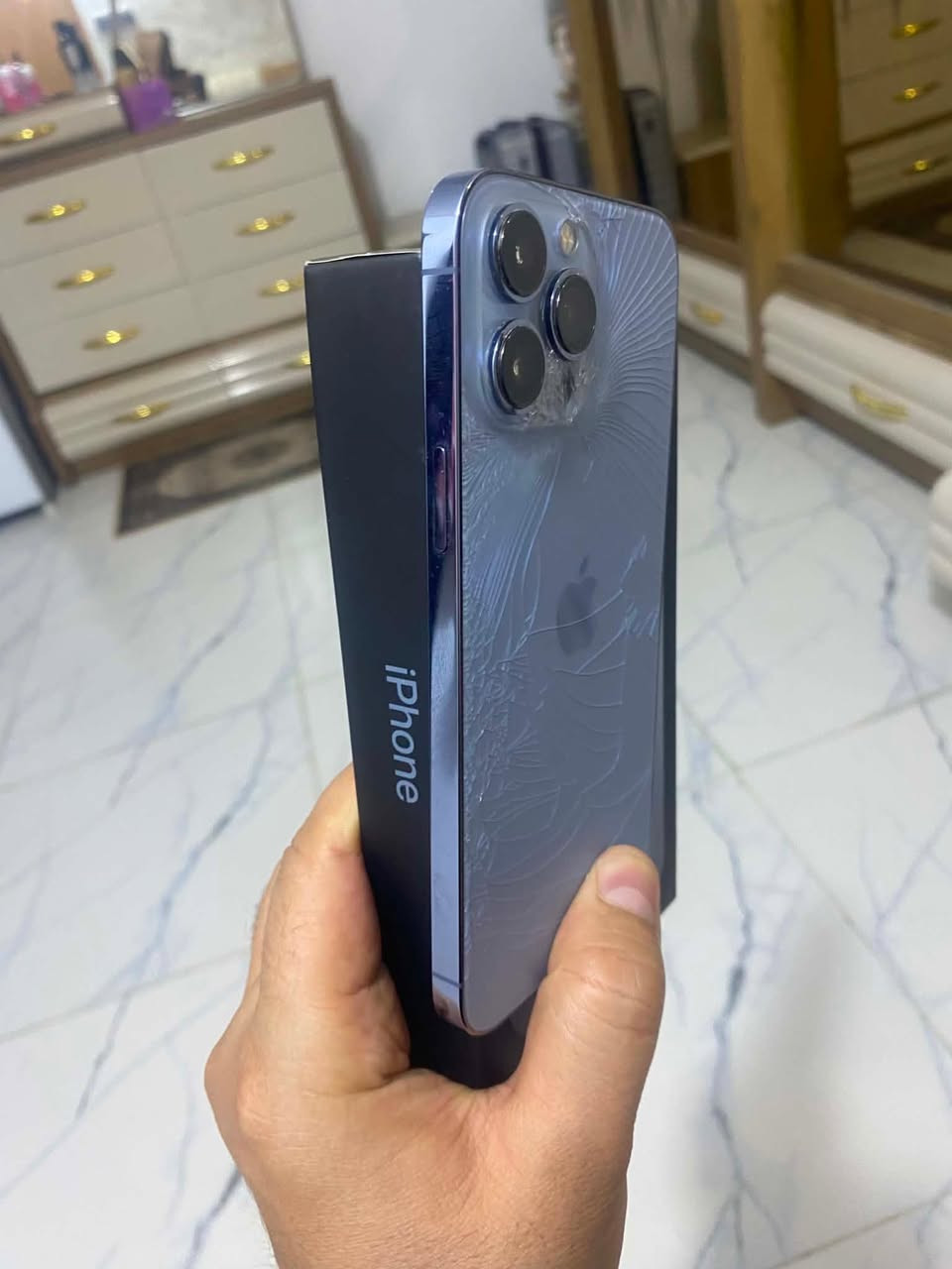 13 برو ماكس الذاكره 256 البطاريه 78 دبل ZA فقط الظهر بي فطور وتر بروف ممفتوح السعر625 رقمي ***********
