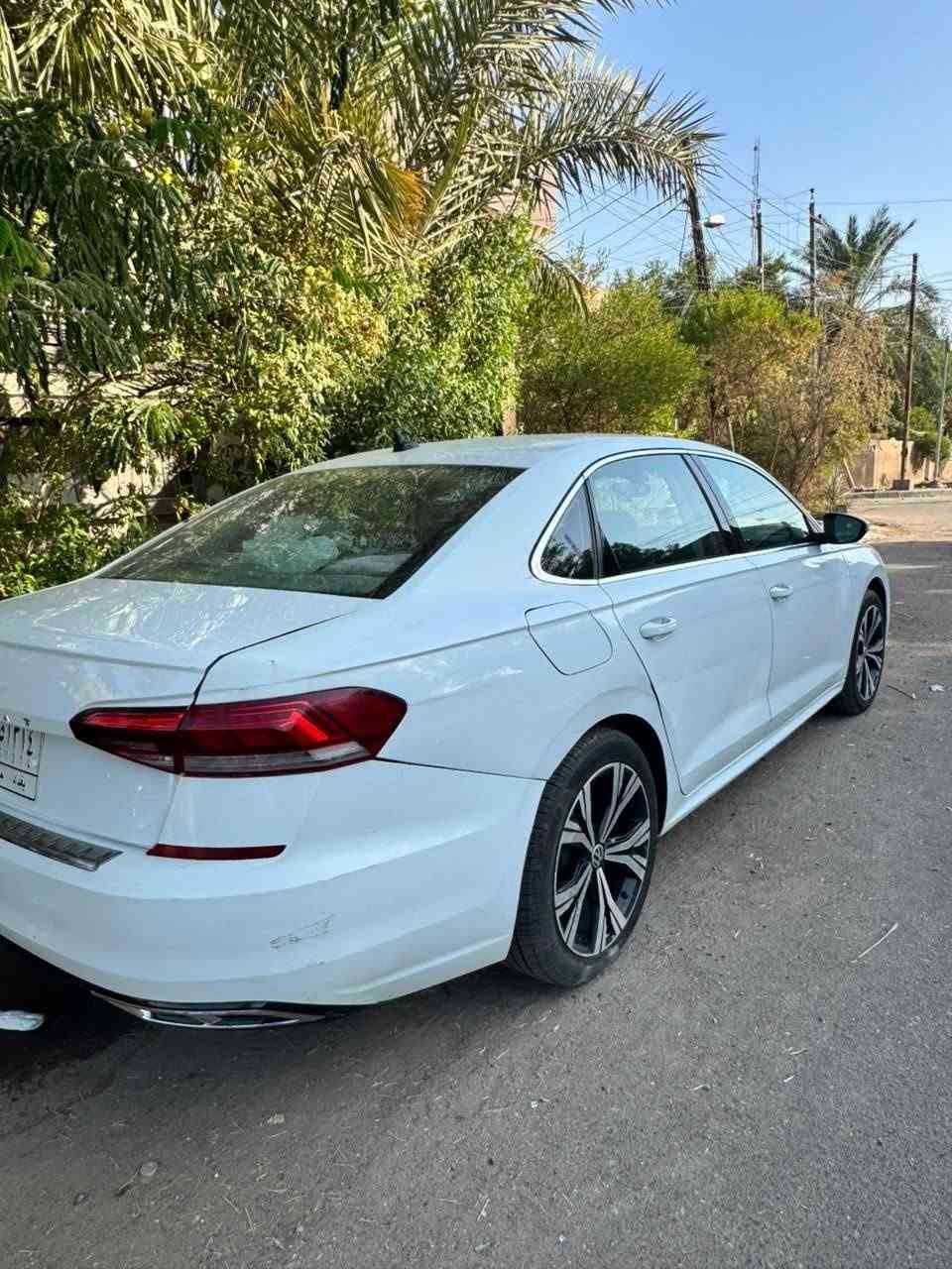 السلام عليكم 
باسات 2021 se للبيع 
ماشية 40mi 
سلايد 
داخل قرميدي
رادارات امامي وجوانب 
بصمة 
كشنات تدفئة 
وباقي المواصفات المعروفة مال باسات 
صبغ  4 قطع 
سونار موجود بالصور 
السيارة معوقين بعد سنتين تنفك
تاخذ وكالة عامة باسمك 
السعر 10300$ 
مكانها بغداد الشعب 
***********
