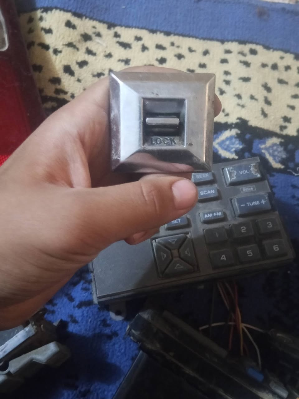 سلام عليكم عندي قطع غيار سيارات الأمريكي من الفينيه وكابرس  وبهبهان مكان ناصريه مركز 
رقم ***********
