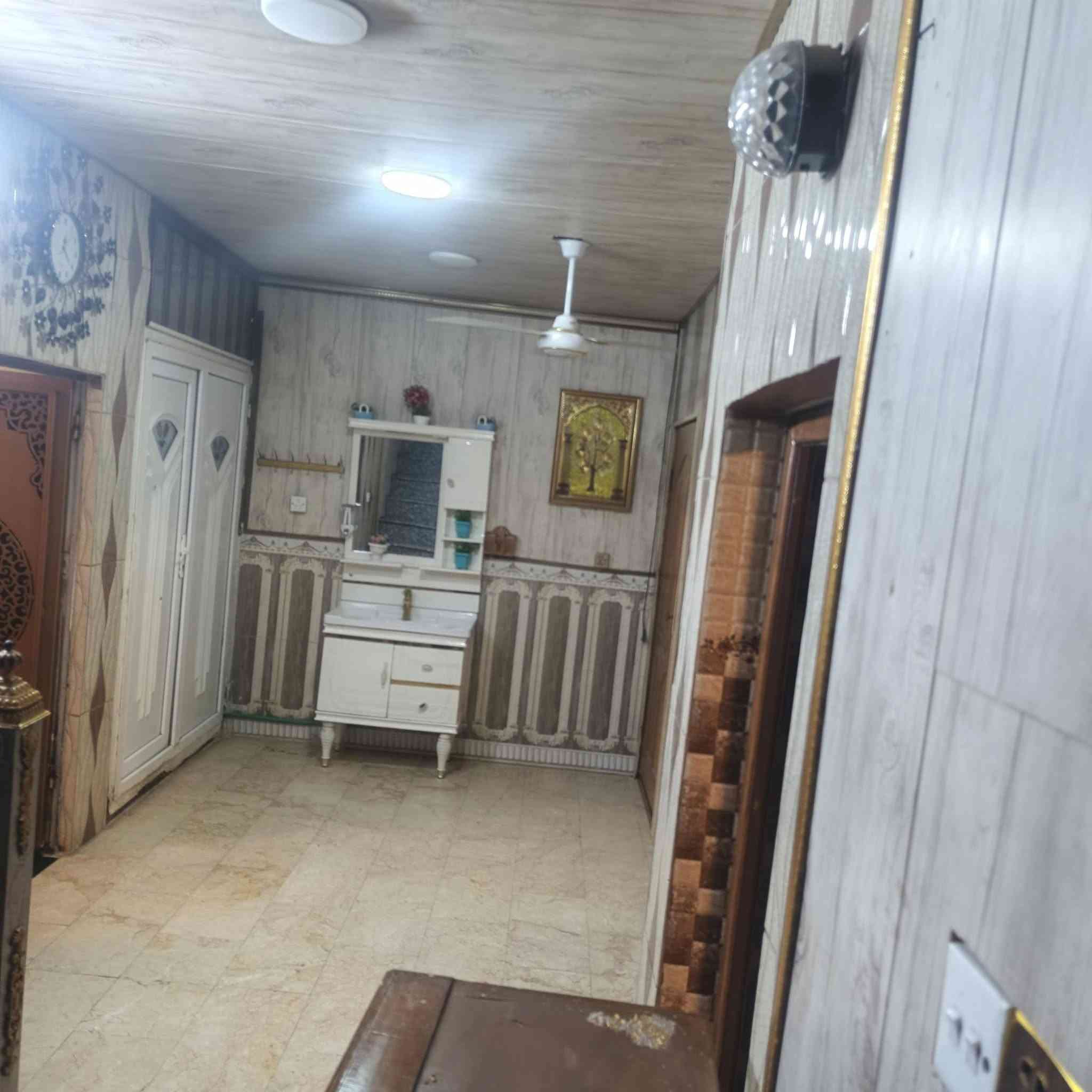 سلام عليكم بيت مو ئثث   غرفه و حمام ومطبخ وغرفت نوم  .+ البيت متوفر، بي، كيزر و خط مولد. وخط انترنيت   اجاره 600.   ***********. 📍
