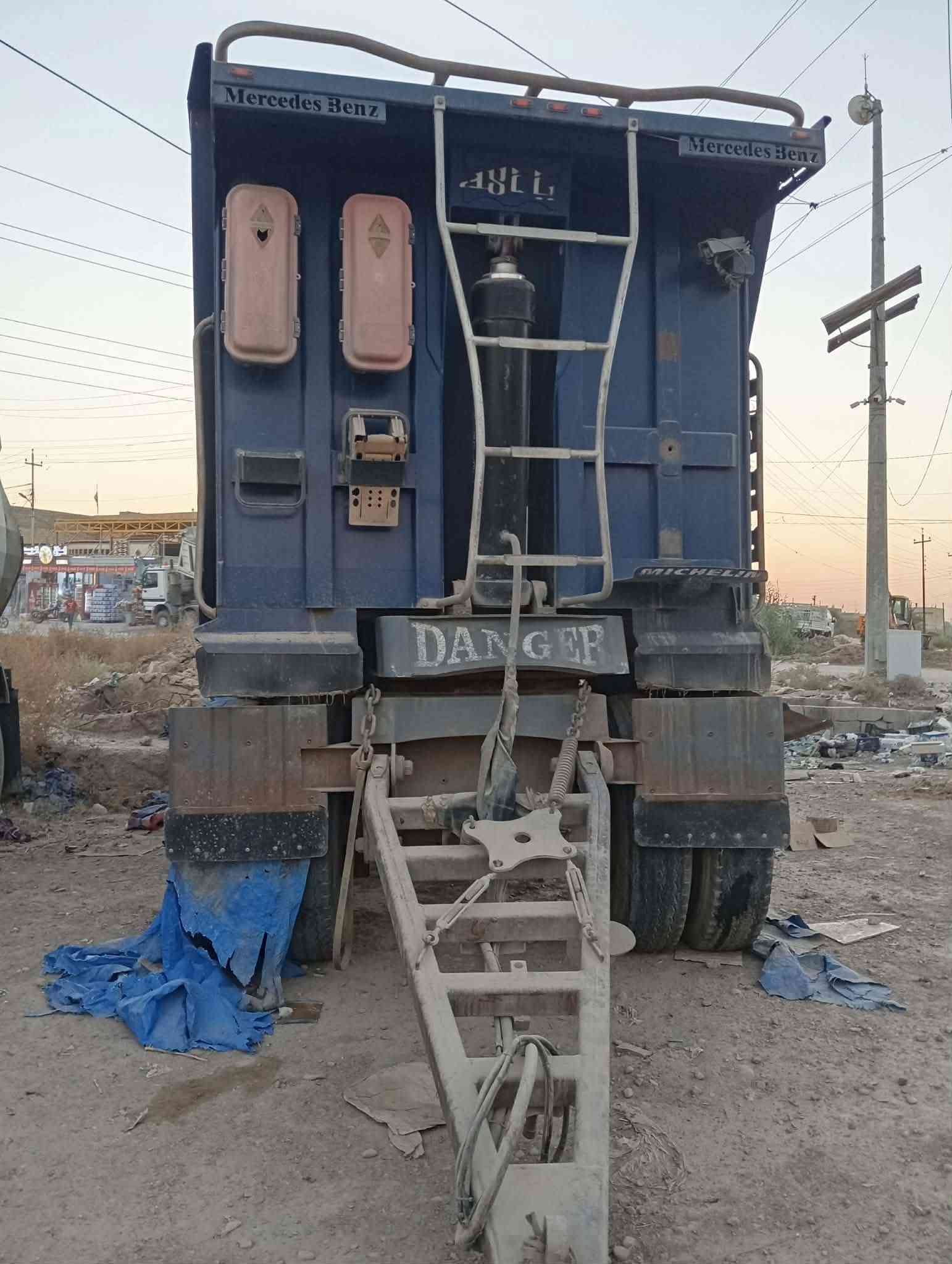 السلام عليكم هاي عرباين مقطوره للبيع مقفوله دغم تاير دك دودي نضيفه فول بدون خياص الصينيه نضيفه الهوك نضيفه الباب جك تصال عل هاذا الرقم ***********
