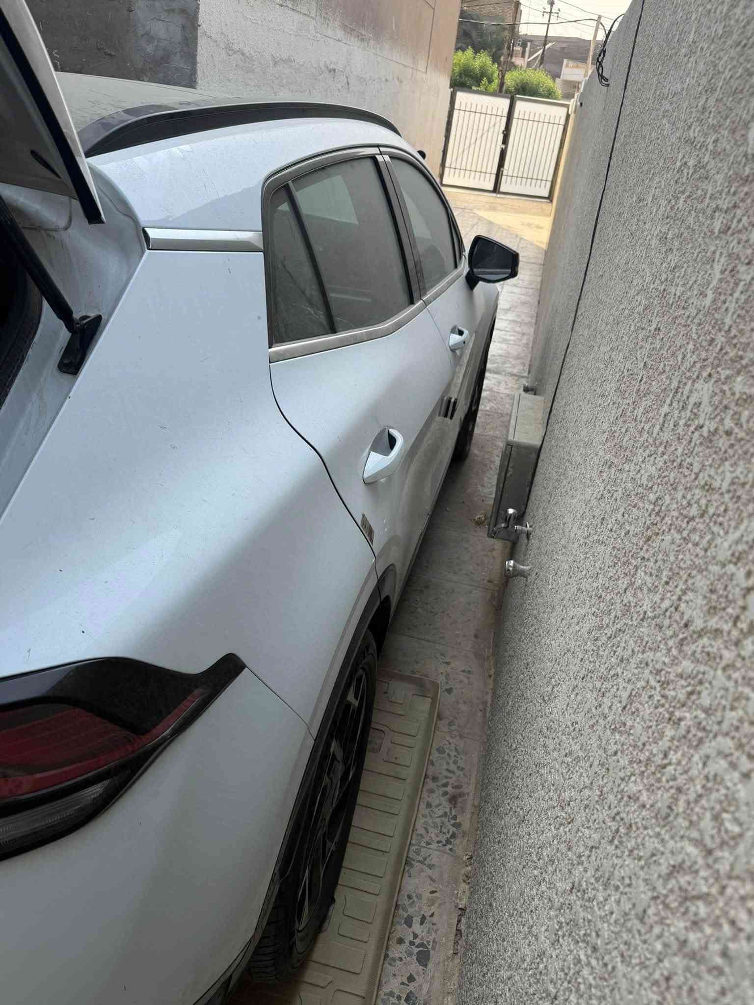 سبورتج موديل 24 جديده ماشيه 30 بيه رصعه كلش صغيره فول مواصفات رقم صاحبه ***********

نص مكتوب في الصور:
- ابو حسن *********** العنوان زيونه تقاطع ملعب الشعب الشارع الخدمي خلف معارض باركود