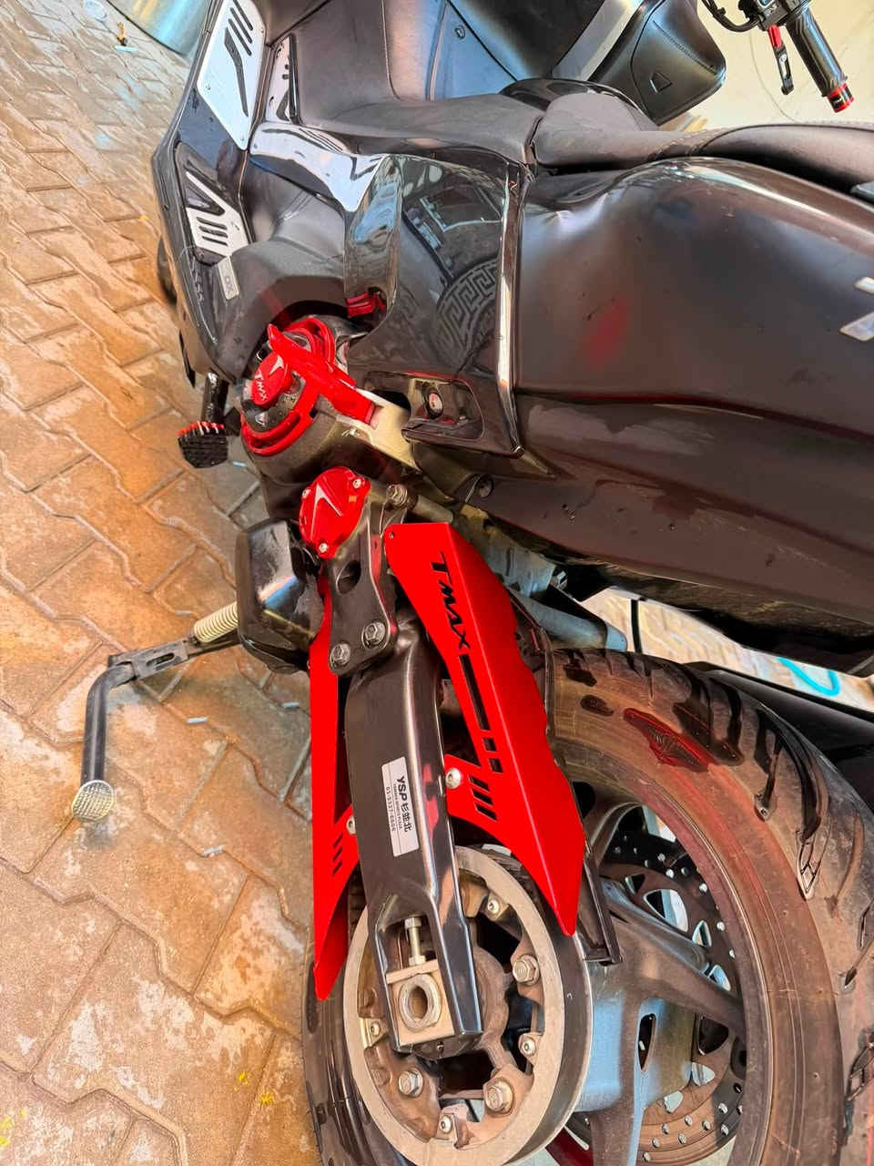 ️ للبيع Yamaha TMAX DX موديل 2018 🏍️

* فئة DX (فل مواصفات)
* ممشى 25 ألف كم فقط
* الدراجة نظيفة جداً وما تحتاج أي مصروف
* مزودة تزويد احترافي لآخر حبة
* جميع ملحقات Malossi الأصلية موجودة (كلج  مالوسي وجميع الإكسسوارات)
* نازلة من معرض كلشي وكلاشي فول مواصفات
* جاهزة للفحص بأي مكان،.

📞 للاستفسار أو التواصل واتساب/اتصال على الرقم: (***********
