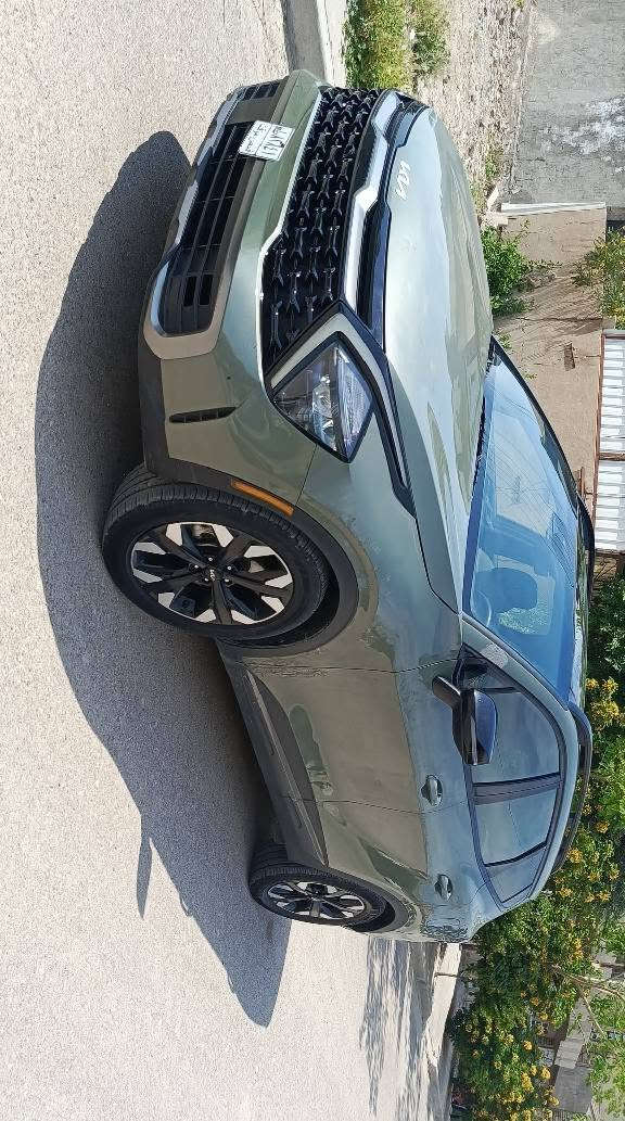 👑 للبيع فقط (بدون مراوس) | كيا سبورتاج X-Line هايبرد بلكن (PHEV) 👑
النظام: بنزين + كهرباء شحن (PHEV) 
محرك 1600 تيربوو بقوه261 حصان
| دفع رباعي مستمر (4WD)
الموديل: [2024]
الممشى: 14 ألف ميل فقط
اللون: زيتوني🫒
الرقم: بغداد بأسمي (تحويل مباشر)
🔍 حالة السيارة:
البودي: ليبل واحد بدون تبديل أو صبغ.
 تعديل بارد بسيط وشخوط جهة السائق يحتاج ترتيب حق 5 ورقات ينزل من السعر 
 الضرر : مقدمة السيارة من الاسفل الشاصي واللغود: اللغود مكفولة، الشاصي الايسر ضرر خصرة بسيطه جداً معدلة ومصبوغه و الايمن تعديل قاعدة فرام ممه  ( التقرير مرفق بالسونار).
💰 السعر: 163 ورقه  
📍 المكان: بغداد - الكرخ
📞 للتواصل (اتصال + واتساب): *********** بغداد, العراق
