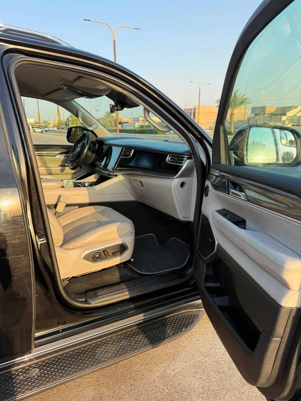 السلام عليكم 
بيع او مراوس حسب القناعه
جيب واكنير 2022 JEEP WAGONEER, SERIES III
موصفات 
5كامرات
جكات 
فور ويل 
3 شاشات بلدشبول
الكشنات الاماميه تبريد وتدفئه
الكشنات الخلفي كهرباء وتدفئه 
استرين تدفئه
مكينه المرغوب 5700
حادثه بسيط بنيد مبدل بلادي وجاملغ بلادي بدون صبغ 
رقم بغداد باسمي تحويل مباشر 
اي استفسار حاضر 
***********
