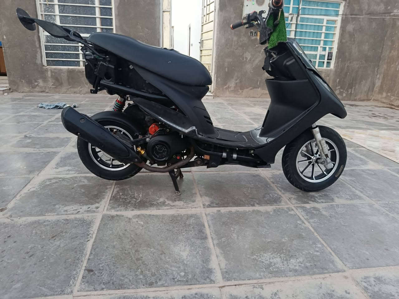 دراجه ماكس عدله بوشه 55 عليها كلتشات رياضي ويلات رياضي دبلات امامي وخلفي رياضي السعر 475 وبيها مجال قليل المكان ناصريه سيد خيط قرب المركز***********
