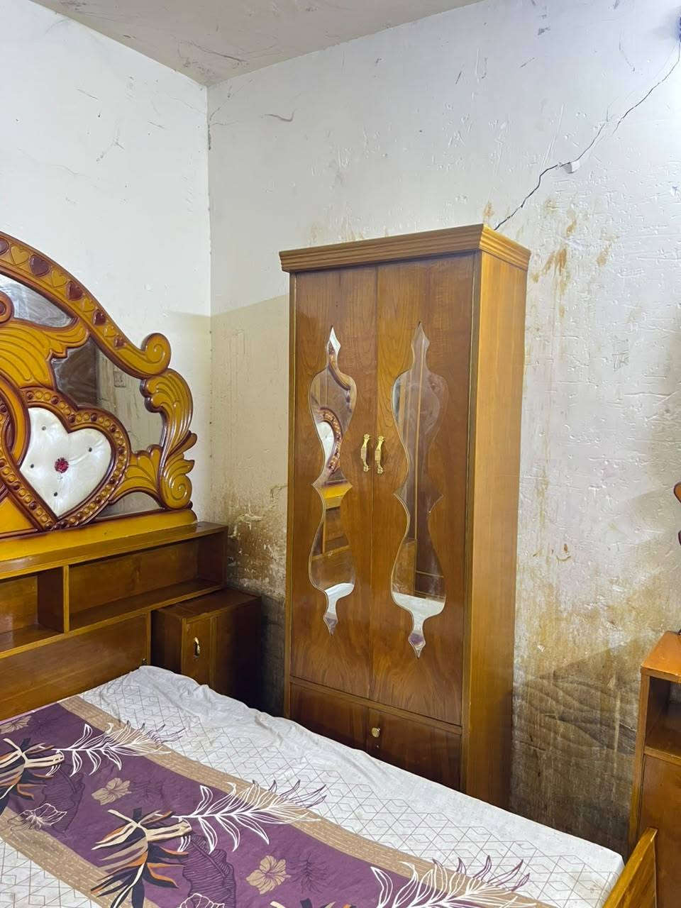 غرفه اخشاب مستعمله للبيع نضيفه 6ابواب ملحق موديل نفخ الزاويه كنتوريه ضهر جرجوبه براغي السعر 600بغداد الاتصال *********** متواجد واتساب اكو توصيل بكروه
