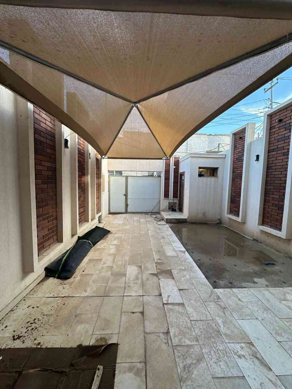 #دار_للبيع🏠
#الموقع : حي السعد 🌍

#المساحه : 225م  واجهه 7.5 نزال 30 ✨

#التفاصيل : شارع 15 بناء 2024 درجة اولى ارضيه مرمر،سقوف جبسن بورد ،واجهه بورسلين ، بورسلين الحمامات والمطبخ درجه اولى ،بايات الدرج مرمر  ، شبابيك المنيوم ، ابواب صاج ،محجر جام ، سطح شتايكر ، منظومة تحلية مياه وكامرات و wifi و نظام تقطير للسبالت✨

#محتويات_الدار : الطابق الارضي: مطبخ حار بارد + صاله +استقبال +  حديقه داخليه+ مجاميع صحيه عدد 2 
الطابق الاول 1️⃣ 3 غرف نوم سويت  + صاله + مجموعه صحيه

#المحافظة_للوساطة_العقارية 🌍
تسعدنا زيارتكم لمكتبنا 
📍في النجف - حي الاشتراكي - خلف شارع الروان-  📍

للمزيد من المعلومات والتفاصيل عن العقار والمعاينه الميدانية يرجى الاتصال على 
☎️***********☎️
☎️***********☎️
