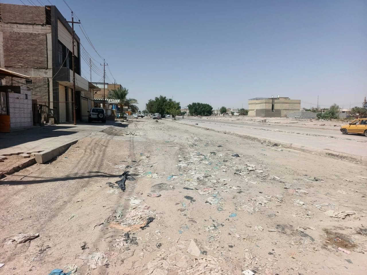 السلام عليكم عرصه تجاريه ٢٠٠م ركن  منطقه ٤١
على شارع ستين مقابيل السوك مفتوحه على شارع الصب 
سعرها ٣٥٠ وبيها مجال 
للاستفسار مكتب بركات البنين ***********
