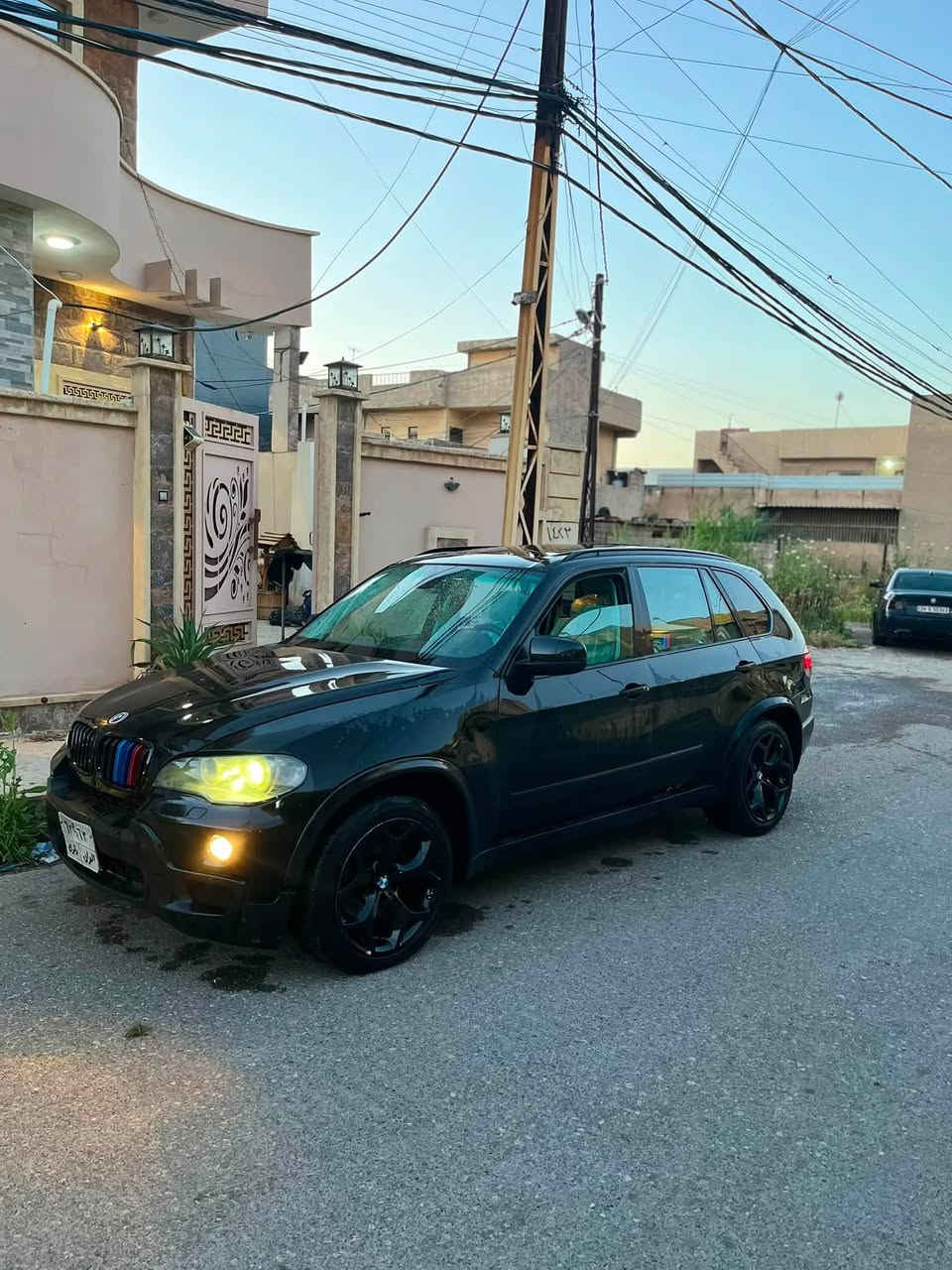 سلام عليكم 
BMW x5
موديل 2009
كير ومحرك شرط
محرك كاز ديزل محرك 30 تك سوبر المرغوب 
طخم جديد
تايرات جدد
تبريد ثلج 
باتري جديد 
رقم دهوك 
هزه جديد ضل بس الترقيم
ماعليه غرمات
المكان موصل 
السعر 105 وبيه مجال 
***********
