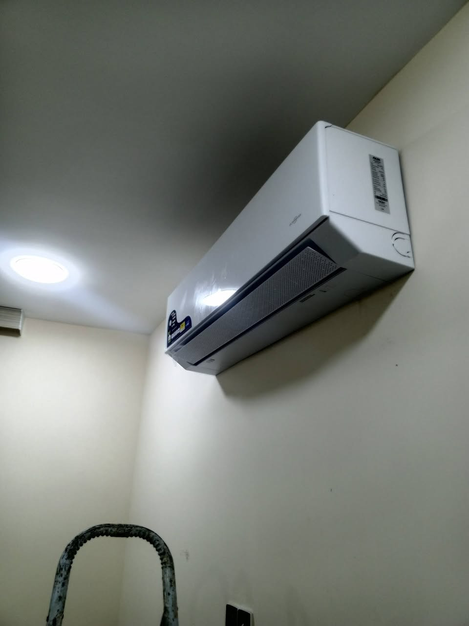 ورشه تبريد متنقله في بغداد 🌐
لتنصيب وتركيب سبالت ❄️ وفتح سبالت ❄️ وغسل وتنظيف جميع انواع السبالت 💧 
📍(نصلكم جميع مناطق بغداد 🌐)
////////////////////////////////////////////////////
📌جزء من اعمال ورشتنه 
✅ تنصيب سبالت نوع توسوت TOSOT بلسان 2طن 3طن 
عدد 3 غاز 410R
✅ تنصيب سبالت اوكس تحكم/ميديا 
✅ تنصيب سبلت شونك /كري
✅ فتح وغسل سبالت اخرى عدد 3
✅ سرعه في إنجاز العمل المتقن
✅ وجوده في العمل مع ضمان 

⭕ للتواصل عبر الرقم 
📱*********** واتساب ✅ 
او مراسله الصفحه 📩
