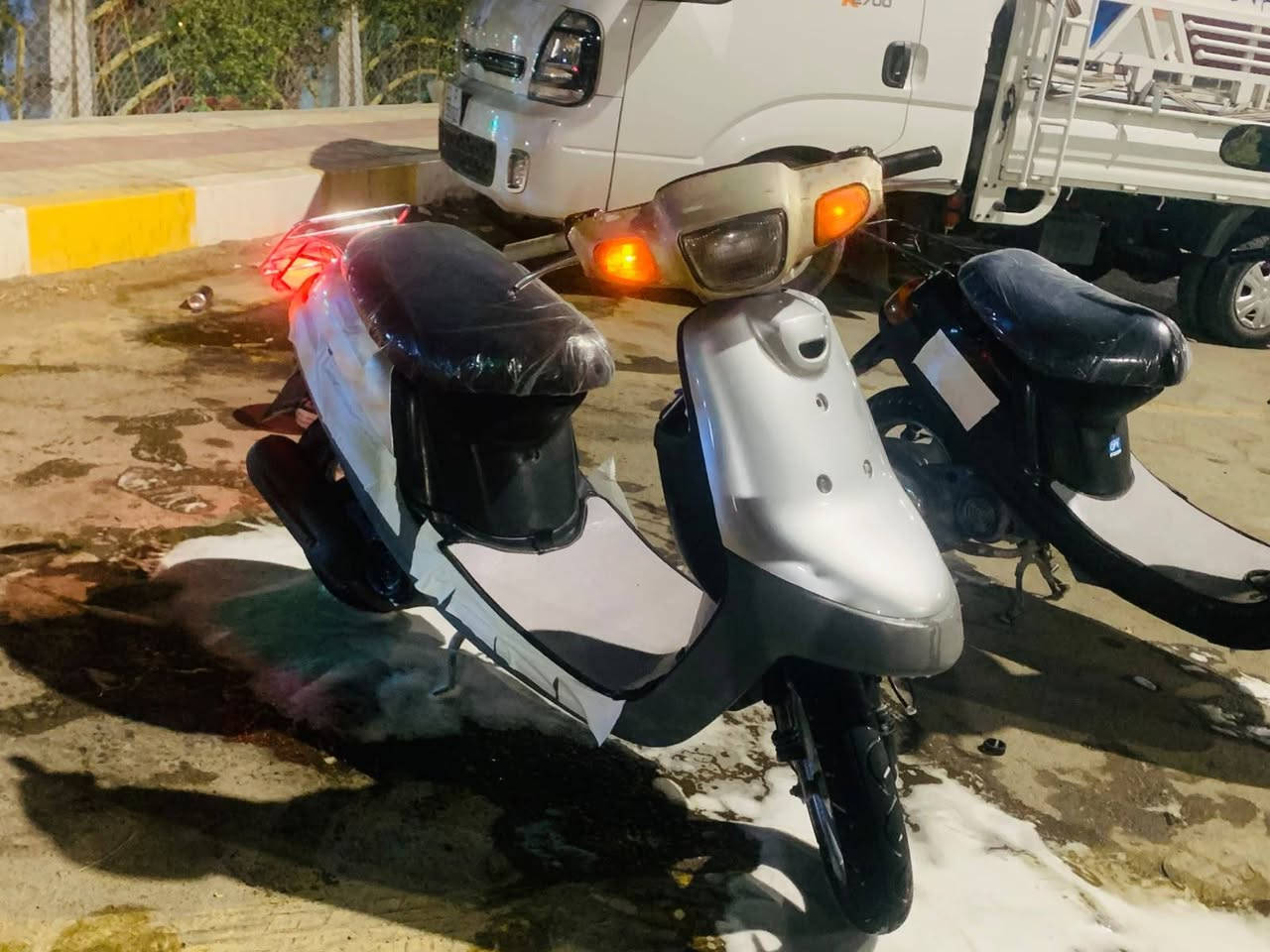السلام عليكم دراجه بتره للبيع فحل خطين قفل اكسن الدراجه جديده مامفتوحه ربع ماذب عليه خير من الله مكينه دك 60 ناعمه كهربايات  كله شغاله سلف هندر اشاير عداد  حساسات بريك مامي خلفي السعر 275وبيه مجال قليل حك الجيه مكان ناصريه مركز ***********
