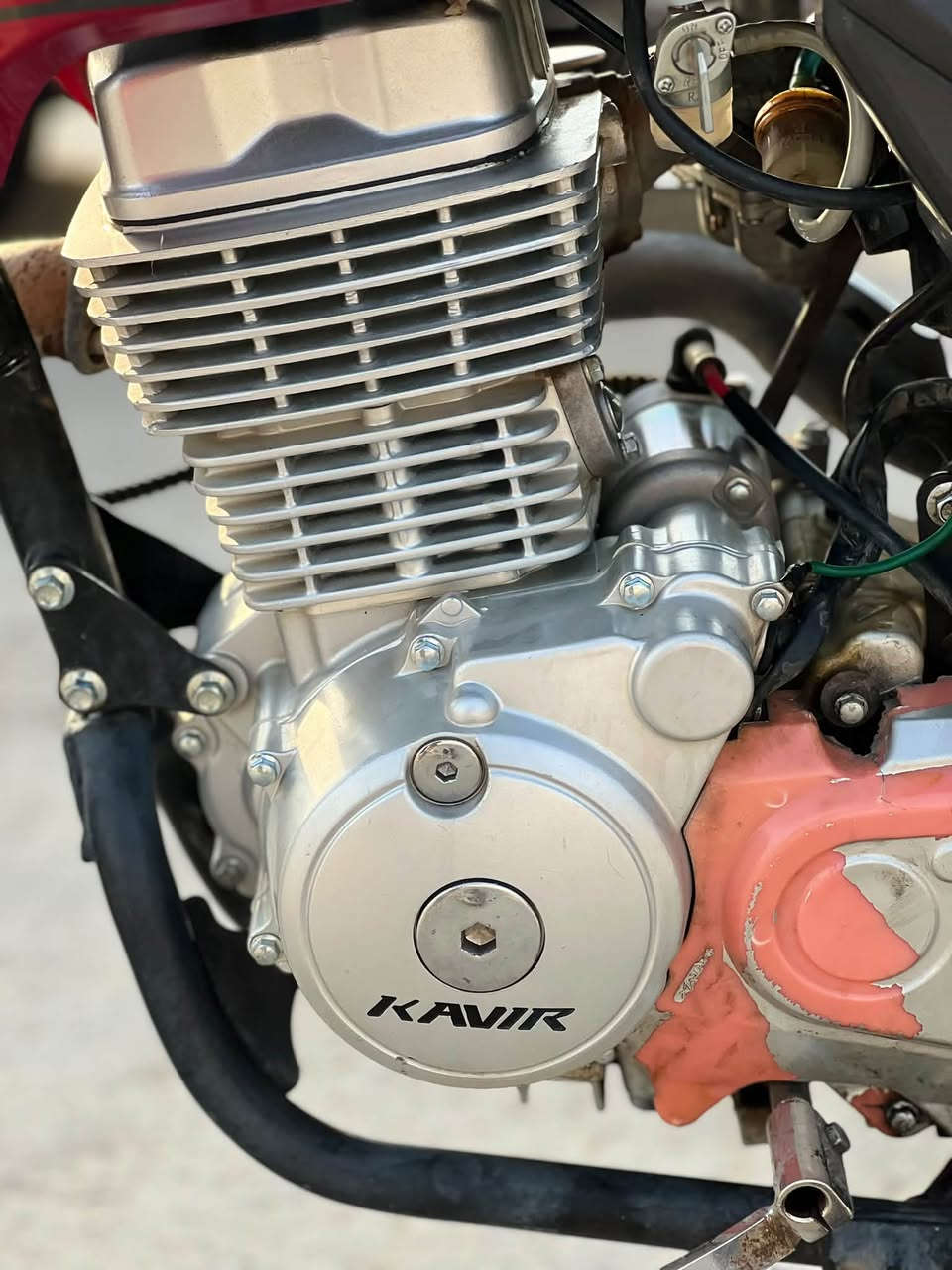 🏍️ للبيـــــع دراجة KAVIK ZR 200 SPORT 🏍️
✅ المحرك: 200cc اصلي قوة وعزم
✅ الحالة: نظيفة جدا - ما بيها اي نقص  
✅ اللون: احمر × اسود
✅ المكان: الضلوعية - صلاح الدين
✅ الدراجة بدون اوراق
✅ مكفولة عشائرياً فقط - مكاتبة

💰 السعر: 1,250,000 دينار وبيها مجال قليل
📞 للاتصال: ***********

الدراجة جاهزة للمعاينة بالضلوعية. البيع لعدم الحاجة
