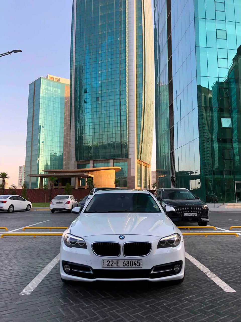 BMW F10 528i 
سلام عليك BMW 2014 وارد خليجي صفر شركة العروش (BMW)اربيل
بدون صبغ   كلها بلاد شركه محرك 528 
مواصفات
-بصمه
-سلايت /لايتات متحرك و ليد امامي و خلفي ،ادبتف / مرايه داخليه +الجانبيه  شفط / شفتات ستيرن +تحكمات ستيرن داخل بيجي اوتو هولد
٥ بردات بلاديه و برده متحكم كهربائي↕️ 
حساسات اماميه و خلفيه و كامره ٣٦٠ درجه و باركينك  و ٤ وضعيه قياده
Eco pro / اقتصاديه جداً
comfort / Sport / Sport +
اناره ترحيب خارجيه و عليها شاشه لمس اصليه BMW  و بعد بيها مواصفات  سياره ماشيه 179 الف كم
سياره رقم اربيل ب اسمي  هزه و فحص و سنويه و رقم كلها جديد  بيها 3اماكن قليل جداً  pdr يعني حتا ما مبين
حداديه 100% سيرفس كامل مسوي 
سياره ب اسمي  رقم و هزه كلها جديد تحويل ثاني يوم
***********
