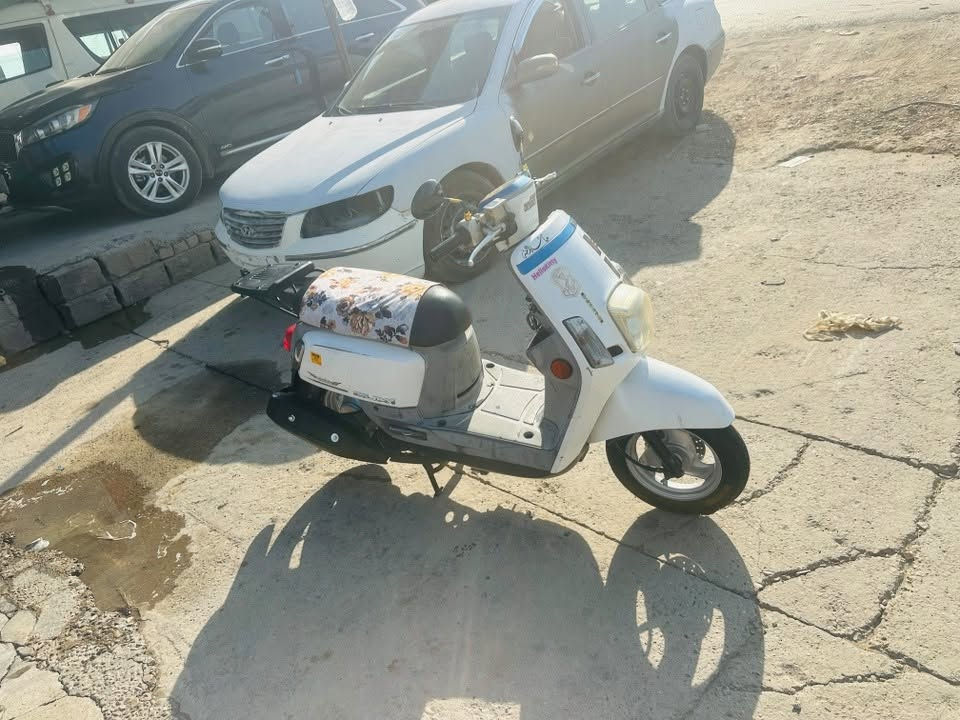 دراجه بوليس للبيع الدراجه ختم واحد وياا المكينه  المكينه ما مفتوحه شلعه ومعدل الدراجه بلاديه ع وضع الشركه الرقم ***********
