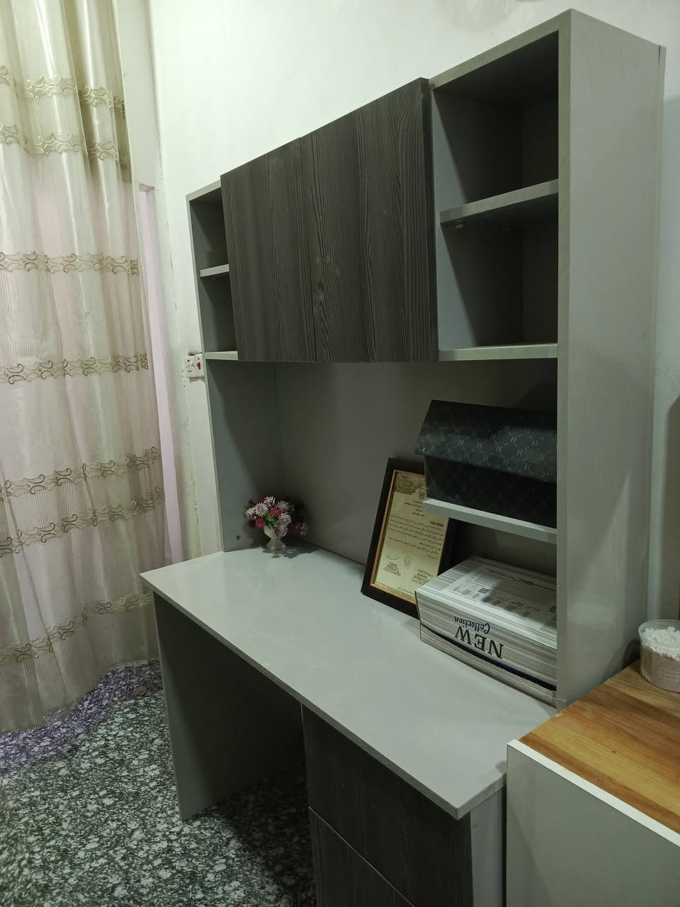 السلام عليكم للبيع مكتبه دراسه او العاب تستخدم لكلاهما مستخدمه قليل جدا ،نظافتها 95% بيبان هادروليك بس تدفع الباب تنسد وحدها سعه تخزين خير من الله السعر 180 الف للتواصل *********** واتساب مكان المكتبه بابل حله حي الجزائر
