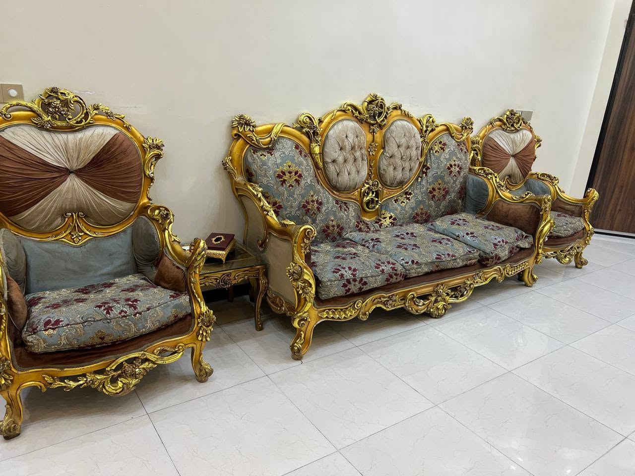 سلام عليكم تخم مصري للبيع ٢ قنفات كبار و ٤ كراسي سعر ٥٠٠ الف رقم ***********
