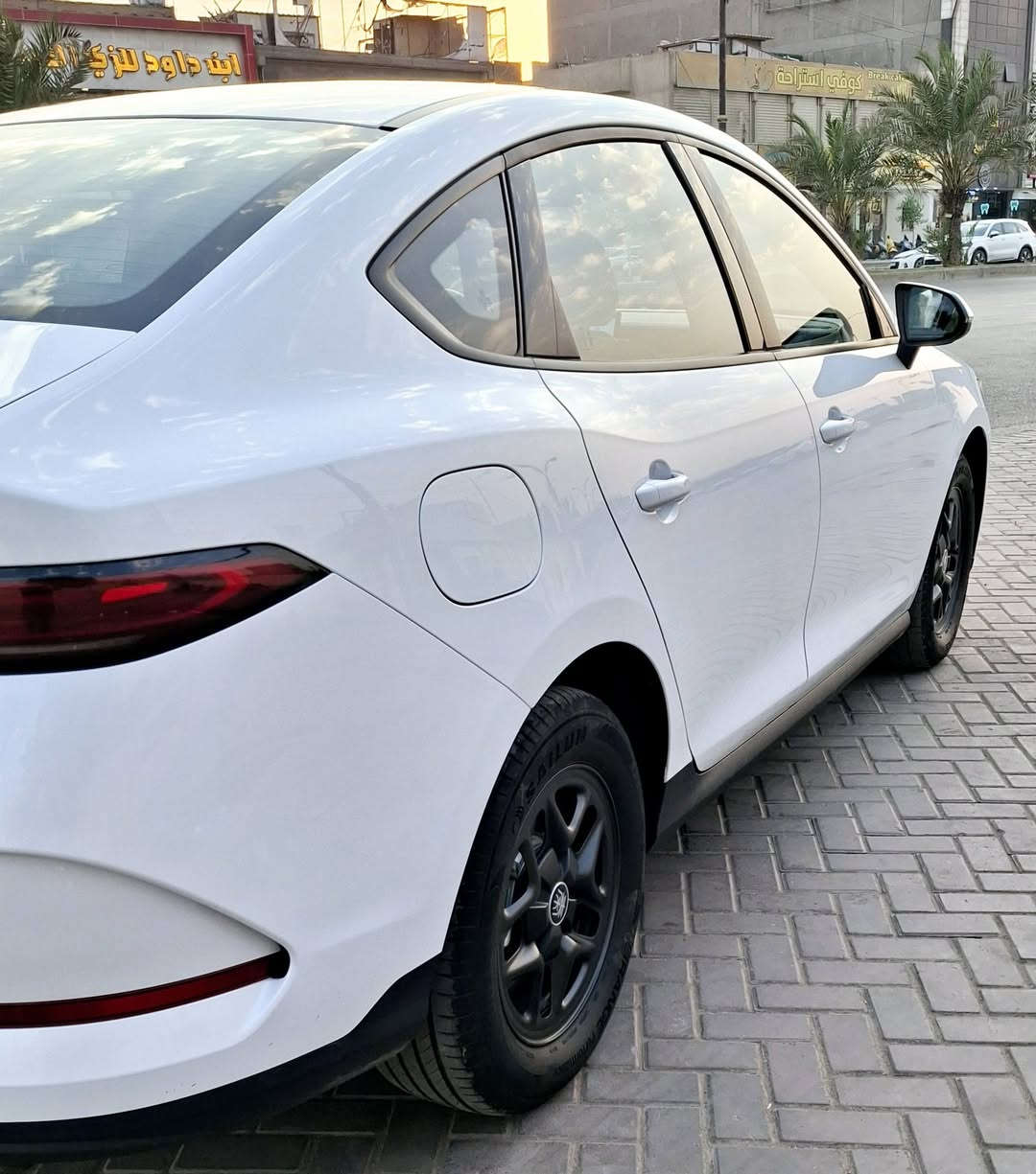 من رخصت مدير الكروب المحترم السلام عليكم بي واي دي كن بلاس ٢٠٢٥ السياره جديده مكفوله كفاله عامه عدا رصعه بالباب الصدر داخل زيتوني كل غراضهه موجوده حتى الكارت ماشيه ١٣ الف بانزين ١٣ كهرباء السعر  ٢١  مليون بيهه مجال الاتصال   *********** مكان بغداد
