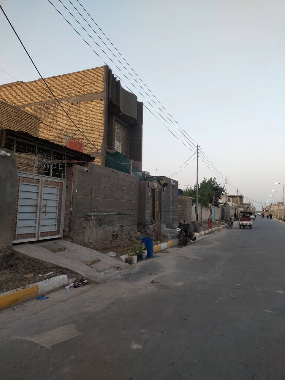 بيت في ناحيه العكيكه قرب مدرسة الافق ***********
