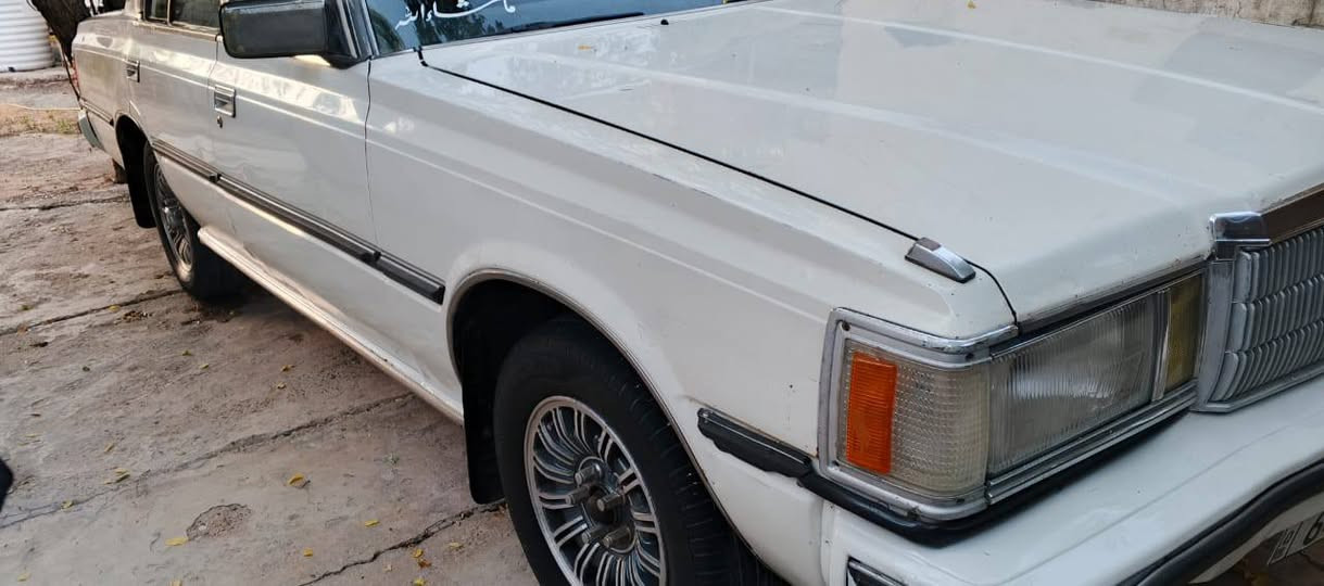 سلام عليكم سوبر ٨٢ رقم بغداد انكليزي مكينة بللاد كير اوتماتيك لا تنقيص ولا تبخير غرفة جديدة تبريد شغال كهربائيات كلها شغاله تايراات جدد حدادية نص عمر كشر نضيف بيها طخة بجانب الأيسر الخلفي يوجد بيها بخات صبغ بجوانب  السعر ٤٥ وبيها مجال للطيبين .. الرجاء بدون تعليقات للتواصل على هاذا الرقم مكان بغداد 
***********
