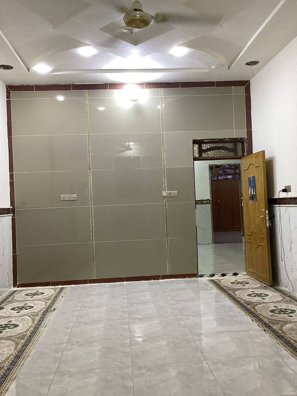بيت البيع المساحه 200 بسعر مناسب 
المكان الماجديه حي العدل بدايه العدل 
البناء حديث 
الهاتف ***********
