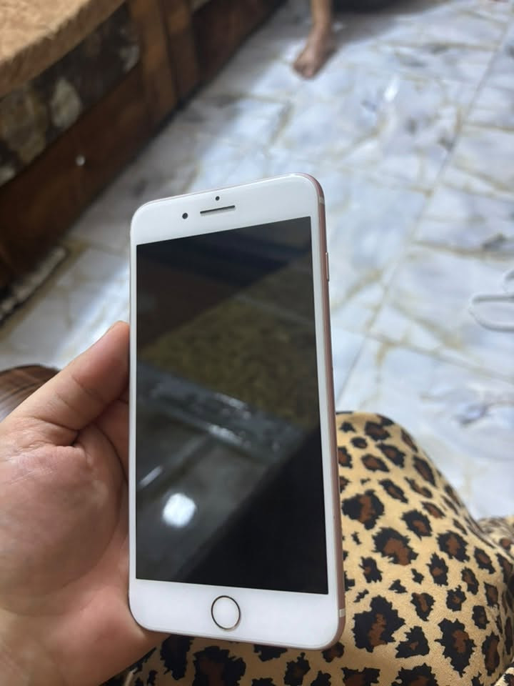 السلام عليكم ايفون ٧ بلاس وردي نظيييييف كلش وشغال مية مية من بصمة وشاشة وكلشي برغي ما مفتوح بي بقة عند الحجية اربع سنوات او اكثر باستخدام يومي ميزيد عن النص الساعة لهل درجة نظيف بطارية ٨٧ حقيقي مملعوب بيها ذاكرتة ٣٢ السعر ١٣٠ وبي مجال بسيط للشراي مكان الشعب ماعندي توصيل والله وماعرف اوصل تواصل ع رقم ‭***********‬

