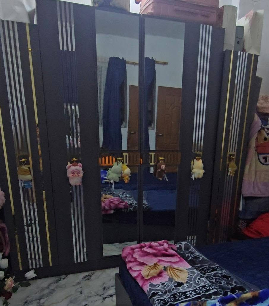 غرفة نوم للبيع العدد نفرين و كنتور 6 بيبات و ميز تواليت جرابي 2 نضيفة كلشي مابيها السعر 700 وبيها مجال بسيط الرقم *********** العنوان شارع الكفاح الصدرية قرب مطعم ريزو عزيمة...
