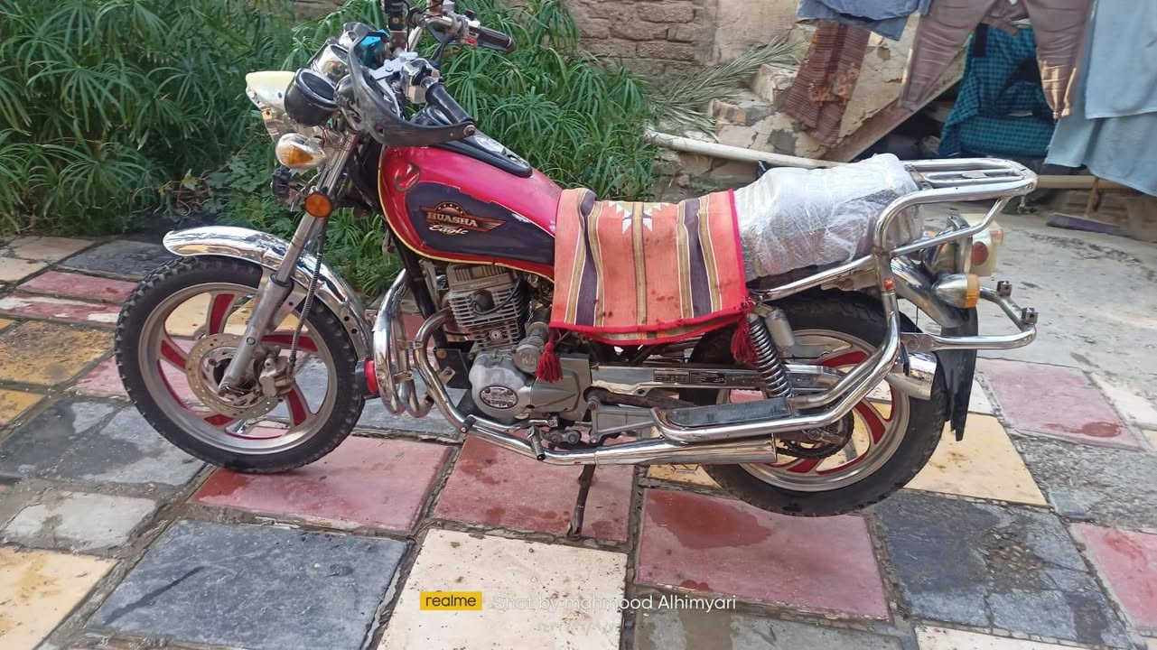 للبيع دراجه جونده موديل 19 اوراق اصولي مكفولة مكاني بلحله مركز رجآ مو شراي لايتصل دراجه حلوه متوازي ع بيعته 
السعر 650 وبيها مجال بسيط الشراي بي خير ويدلل
***********

نص مكتوب في الصور:
- realme Shot by mahmood Almyari
- realme Shot by mahmood Alhimyari 16:38 2026.09.23
- realme Shot by mahmood Alhimyari 2026/09/23 16:35
- realme Shot by mahmood Alhimyari ٠٩/٢٢ /٢٠٢٦ ٠٦:٢٦
- realme Shot by mahmood Alhimyari