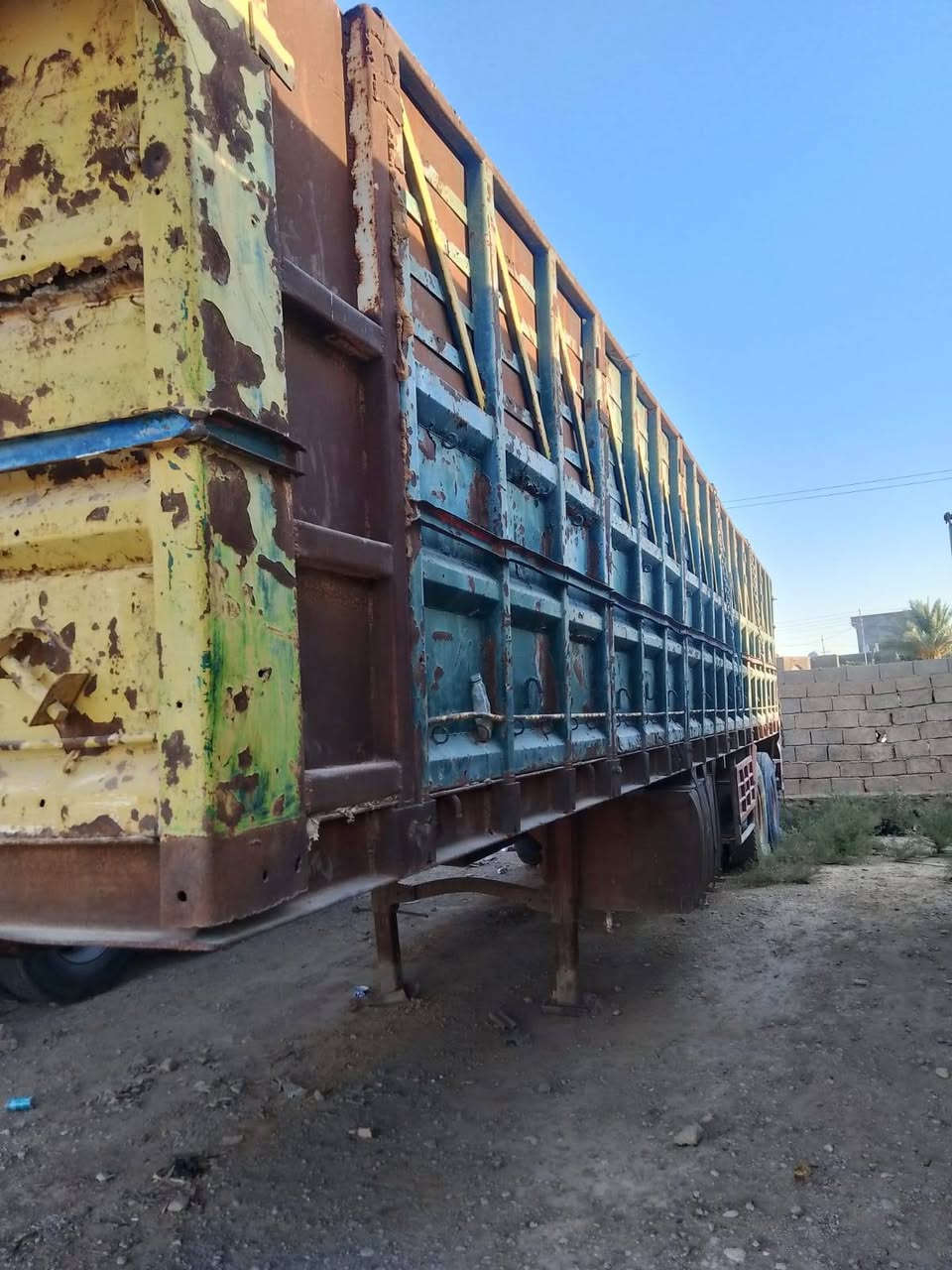 سلام عليكم للبيع عربانه حداديه شاصي 16 دناكير سكانيه السعر 45 المكان الانبار القائم  للاستفسار ***********
