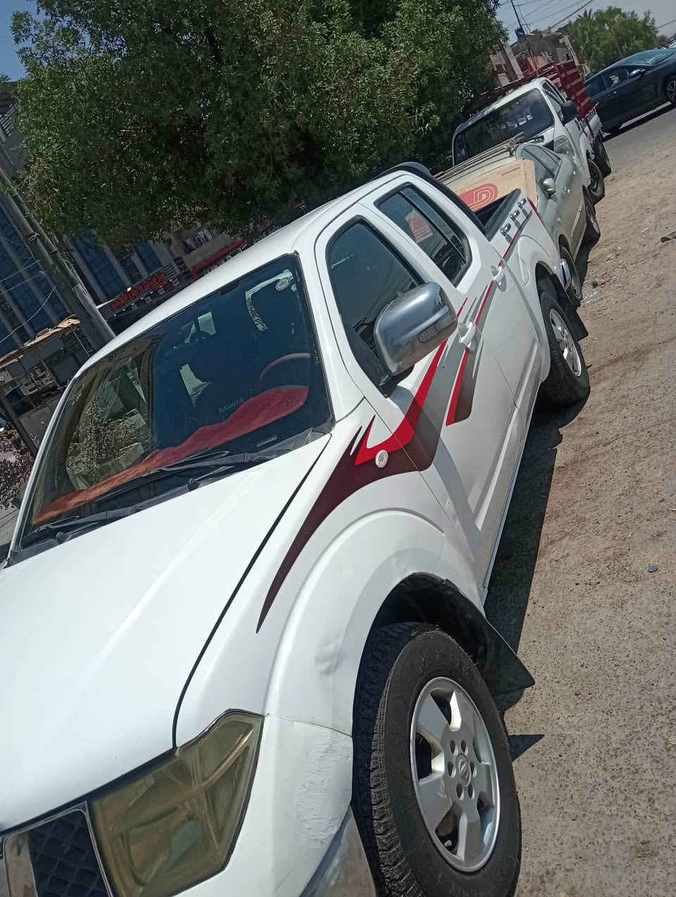 السلام عليكم نيسان نيفاره للبيع تبريد شغال وكهربائيات كلها تشتغل وأرقامها انكليزي وباسمي تحويلها ثاني يوم 90 وبيها مجال للاتصال على هذا الرقم ***********

