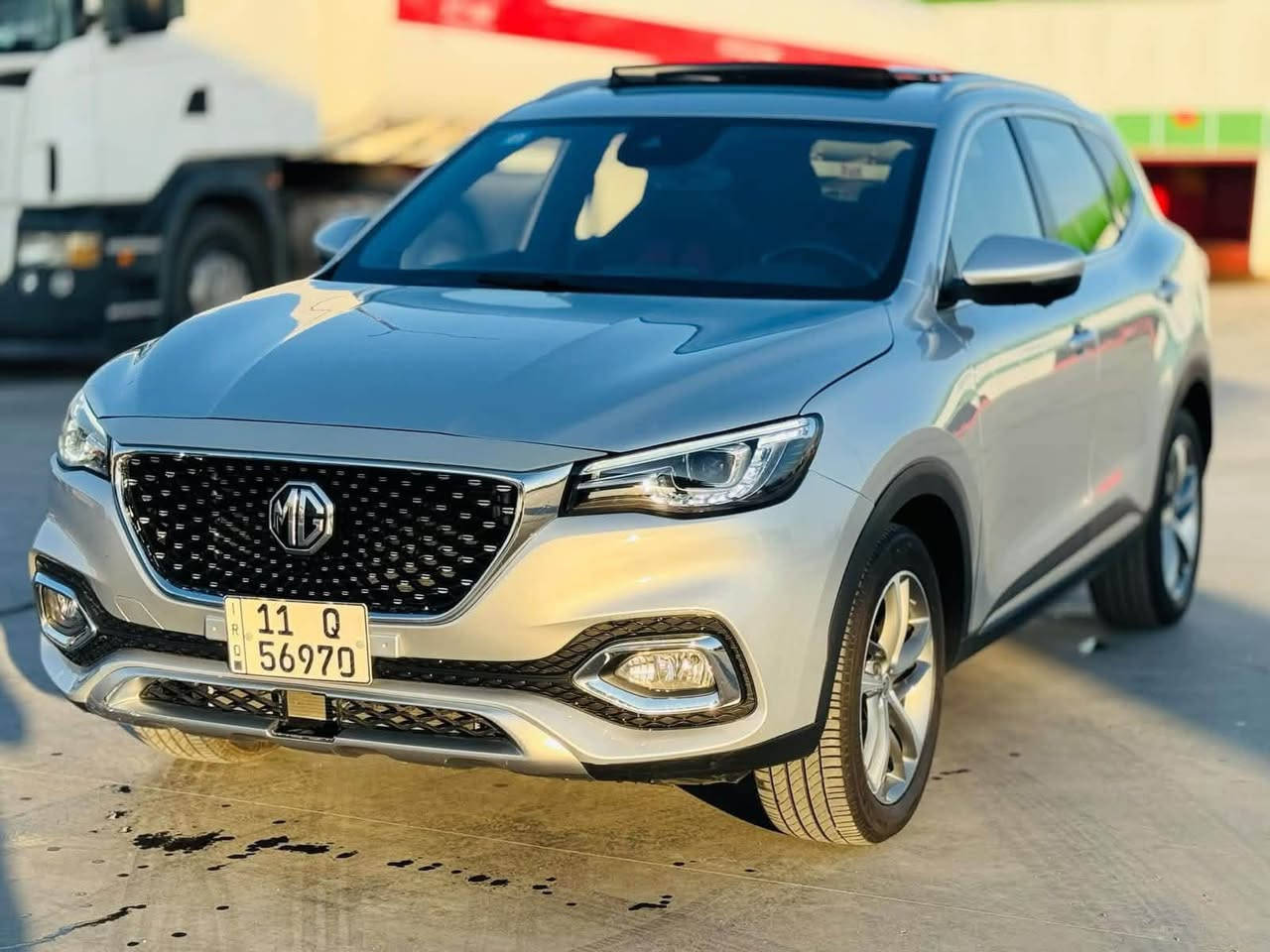 🚗 MG HS Trophy Hybrid 2022 | وارد أوروبي | للبيع أو المراوس 🚗
✨ السعر: 133 ورقة (قابل للنقاش)
📍 بغداد – بسماية
📞 ***********⸻

🔹 ماشيه : 32 ألف كم فقط
🔹 الدفع: AWD
🔹 المحرك: 2.0 Turbo Hybrid
🔹 اللون: سلفر
🔹 رقم بغداد (باسمي)
🔹 وارد أوروبي – استيراد خاص
✅ أهم المواصفات:
* فتحة سقف بانوراما
* شاشة 10.1 + عدادات رقمية 12.3
* كاميرا 360°
* داخلية جلد + كنتارا (أحمر/أسود)
* نظام Super Sport
* Apple CarPlay & Android Auto
* بصمة + دخول ذكي
* مثبت سرعة + Auto Hold
* مقاعد كهربائية رياضية
* إضاءة داخلية 44 لون + LED كامل
* أنظمة أمان متكاملة (ABS / ESP / EBD / CBC / HAC)
* كشف نقطة عمياء + تحذير حركة خلفي
صبغ 4 قطع فقط بدون دواخل (بونيت + جاملغ+ جاملغ خلفي ولباب 
والسونار موجود بالصور.
