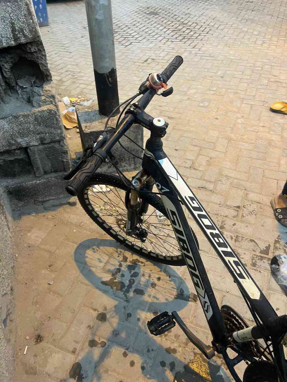 سلام عليكم بيسكل للبيع سعر 75 وبيه مجال حك جيه المكان أم الكبر الغزلان 
*********** واتساب اذا تريد
