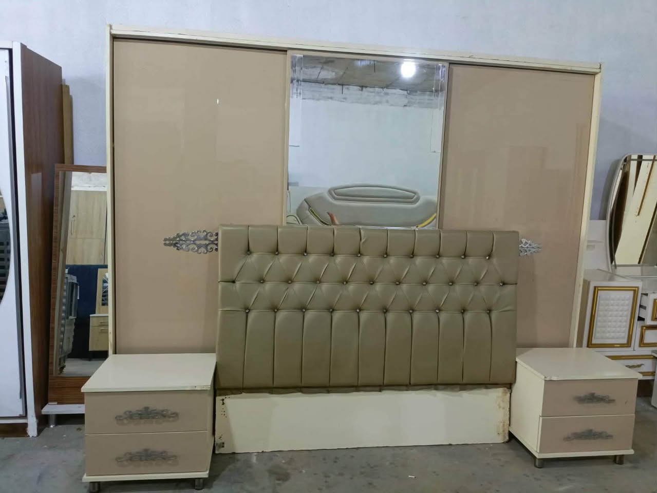 غرفه نوم للبيع اي عيب مابي أسعار مناسب  شراي خابر رقم فقط *********** عنوان كركوك
