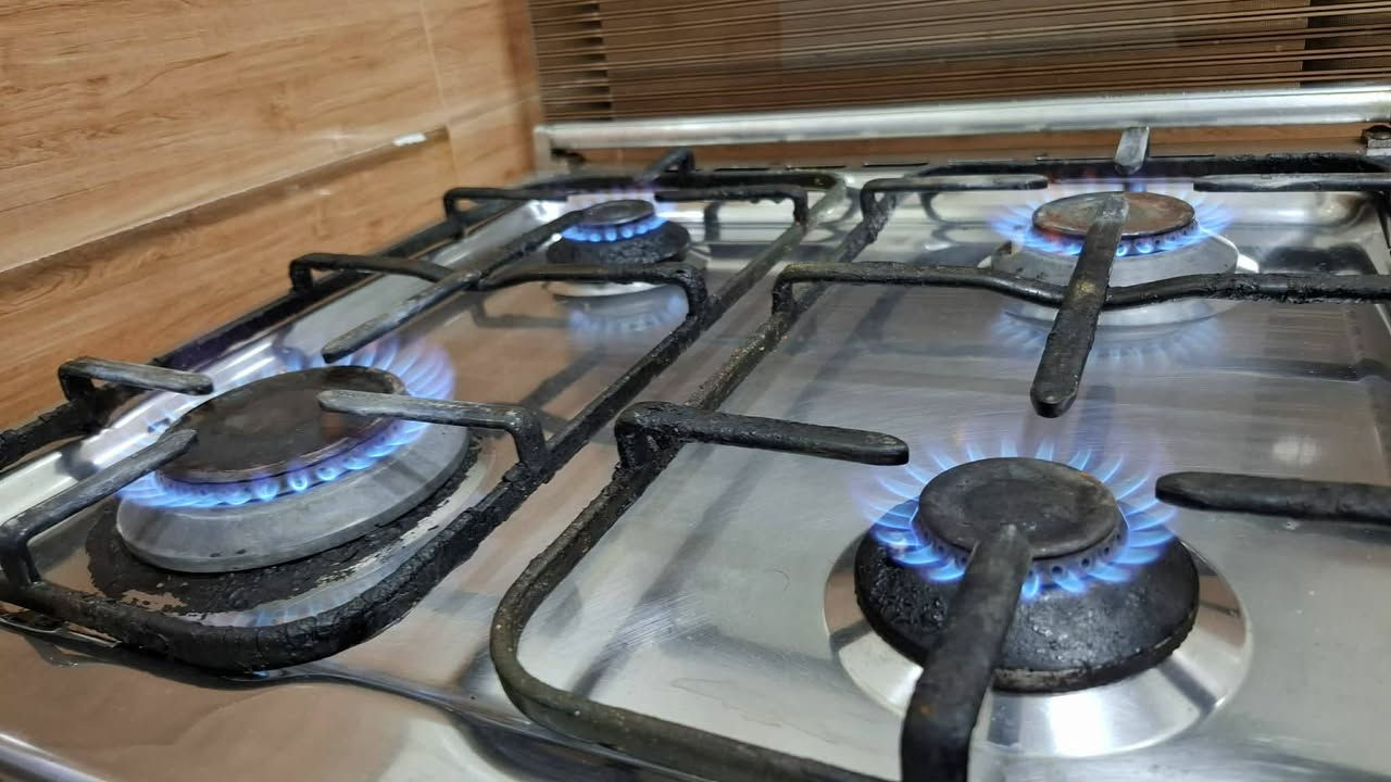*للبيع: طباخ ماركة تكنو عشتار* 🔥
*الحالة*: نظيف جداً - استعمال قليل  
*المواصفات*:
- شغال كامل: العيون + الفرن 
- نظام بوري
- الفرن فوق وتحت كل واحد على حدة

*السعر*: *80 ألف دينار* فقط

للاستفسار والشراء على الرقم
***********

