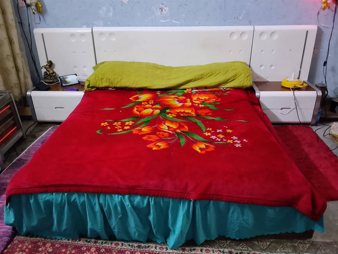 غرفه نوم للبيع مستعجل علىه بيعته سعر 400الف بيها مجال حك جيه مكان بغداد زعفرانيه هاذا رقمي ***********
