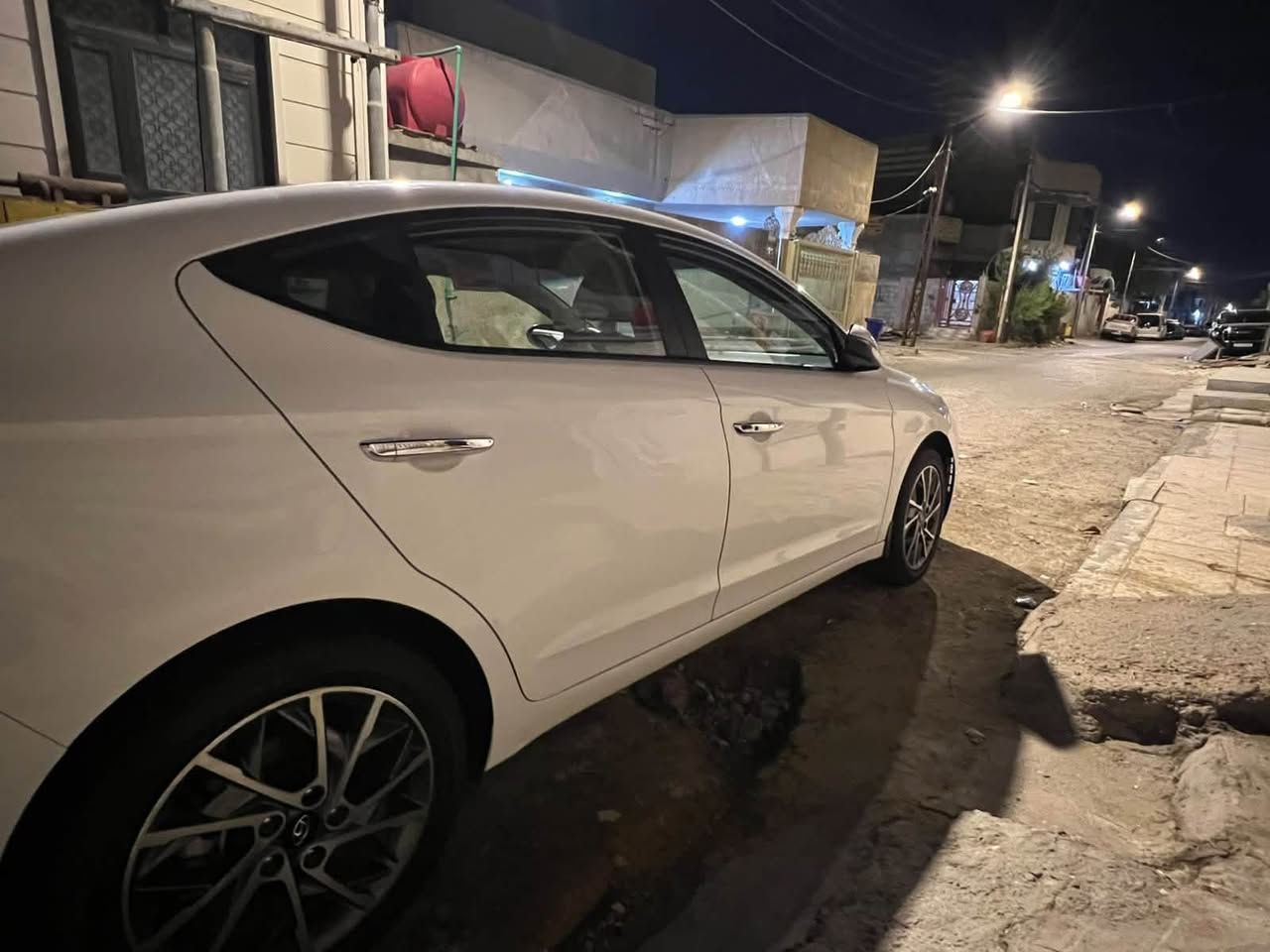 النترا 20 خليجي حره سيارة فول مواصفات  فقط بيها هذا المدكر على طخته وبيها الدوسه صفحه السايق بيها صبغ 
رايدها 158 ورقه مكانها في البصره
وهذا رقمي ***********
