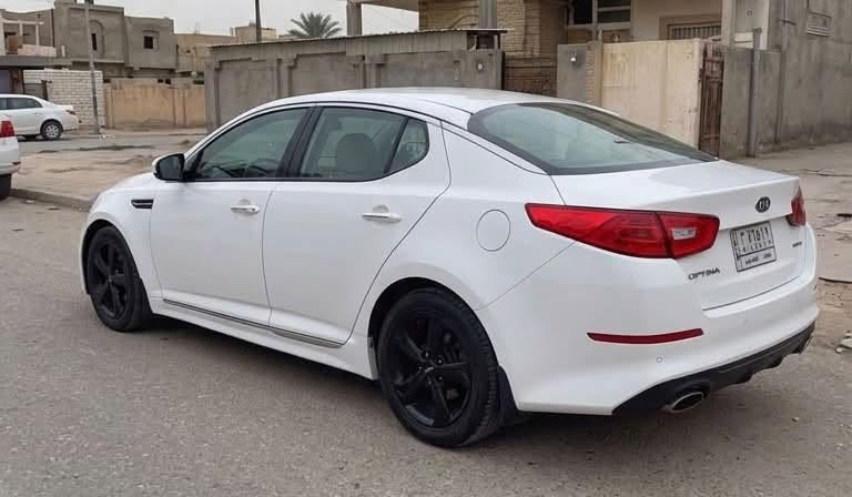 السلام عليكم
كيا اوبتيما ٢٠١٥ رقم بغداد وارد امريكي حادثها جاملغ وبنيد ماشية ١٠٠ كير محرك حدادية مكفول 
رقم الهاتف *********** 
السعر 115
