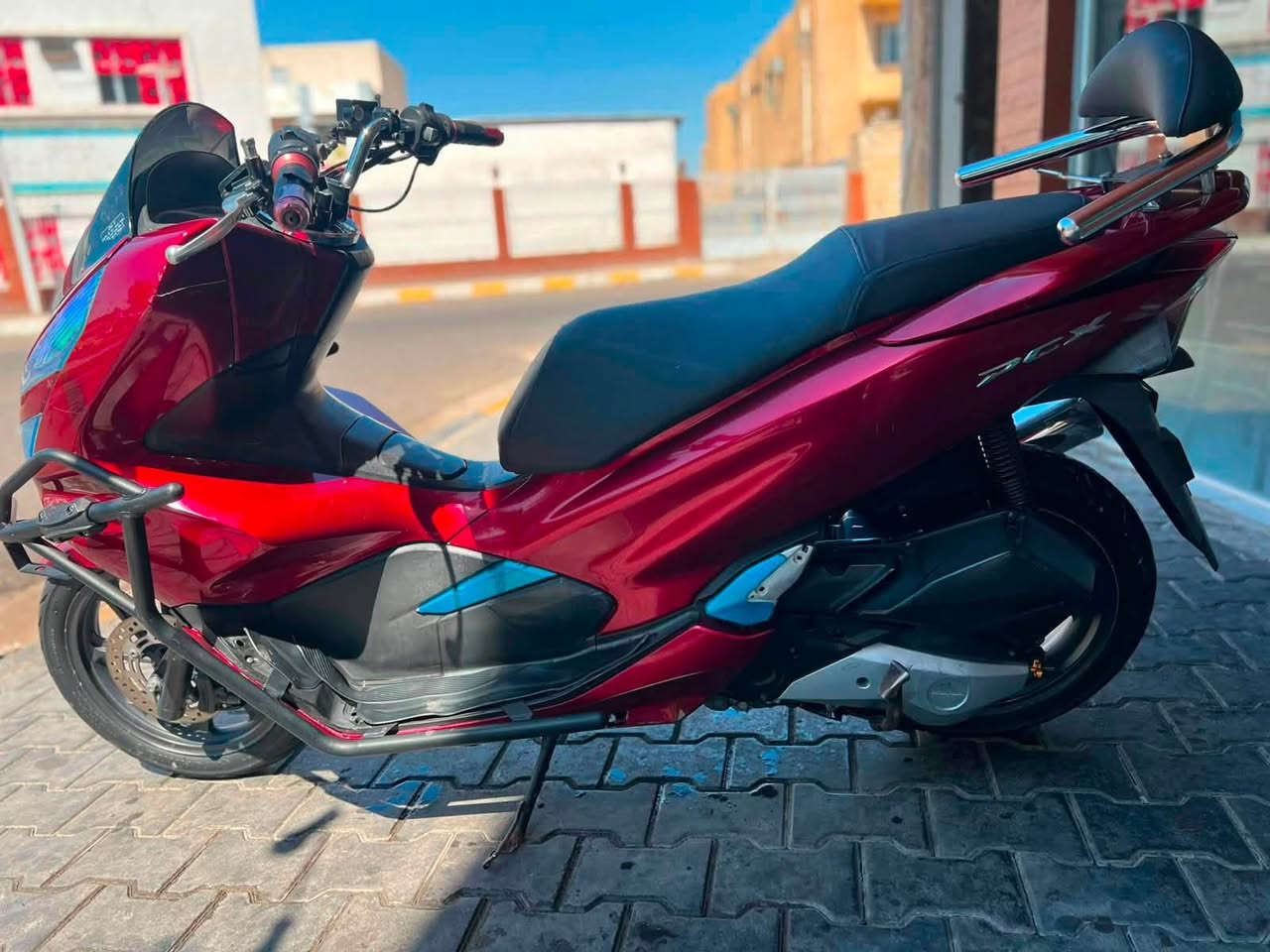 سلام عليكم
دراجهpcx
جيل الثالث 
كوري 
دراجه مكفولة 
بصمه 
صالنصة اصليه 
سعر دراجه 1900
تجي تفحص وتشوف بعيونك 
عنوان شارع حيفا 
***********
