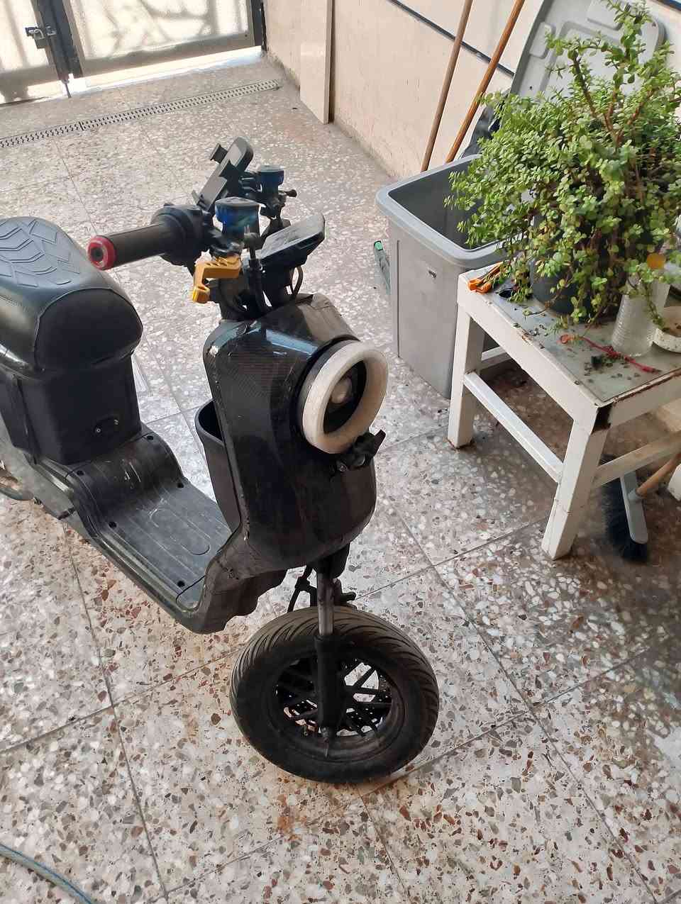 دراجه ار تسعه للبيع فول مواصفات فقط شاشه مشخطه وجاملغ بي كسر بطاريات بيه نفخه بس ابد مامأثره كله يقره 11 او10 السعر 400وبيه مجال بسيط الرقم***********واتساب فقط
