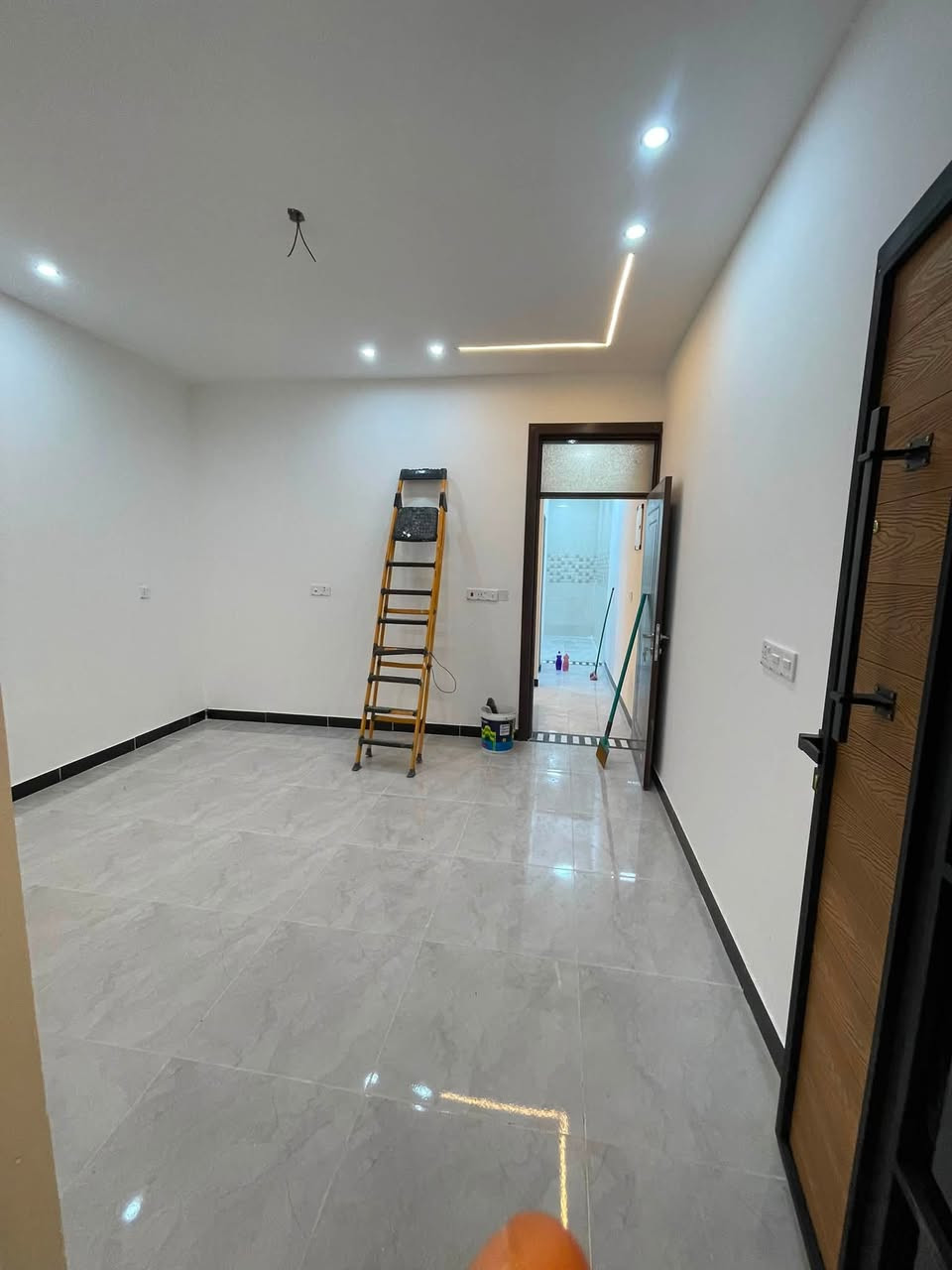 السلام عليكم بيت للبيع في حي الجهاد منطقه الشارقه
البيت مساحته ١٥٠ واجهه ٧ ونص ونزال٢٠  يحتوي البيت  على ٤ غرف نوم و صاله ومطبخ وحمام عدد ٢ 
والبيت قرب سنتر الحسنين بناء البيت ٢٠١٦ 
وسعره جدا مناسب 
للاستفسار اتصل على الارقام التاليه 
***********
ابو مرام للعقار ❤️
