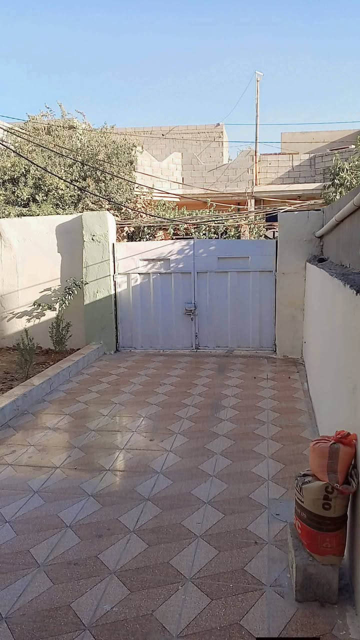 للبيع
بيت مساحته 250 متر طابو زراعي سند 25 
الموقع // ديالى بعقوبة تقاطع الساده حي العبور 
قرب مدرسه الضفر 

البيت طابقين 
كراجين ومدخلين للبيت 
الأول //كراج استقبال ومطبخ وصاله وثلاث غرف وصحيات 
الثاني // صاله وغرفه مسكفه سندويج 

السعر $

للاستفسار الاتصال بلرقم 
او مراسلتنا عبر الواتساب 
***********

للنشر يرجى مراسلتنا 🌷 #اكسبلور  #عقاراتي #اخبار #بيع #قطعة #بيت #عقارات
